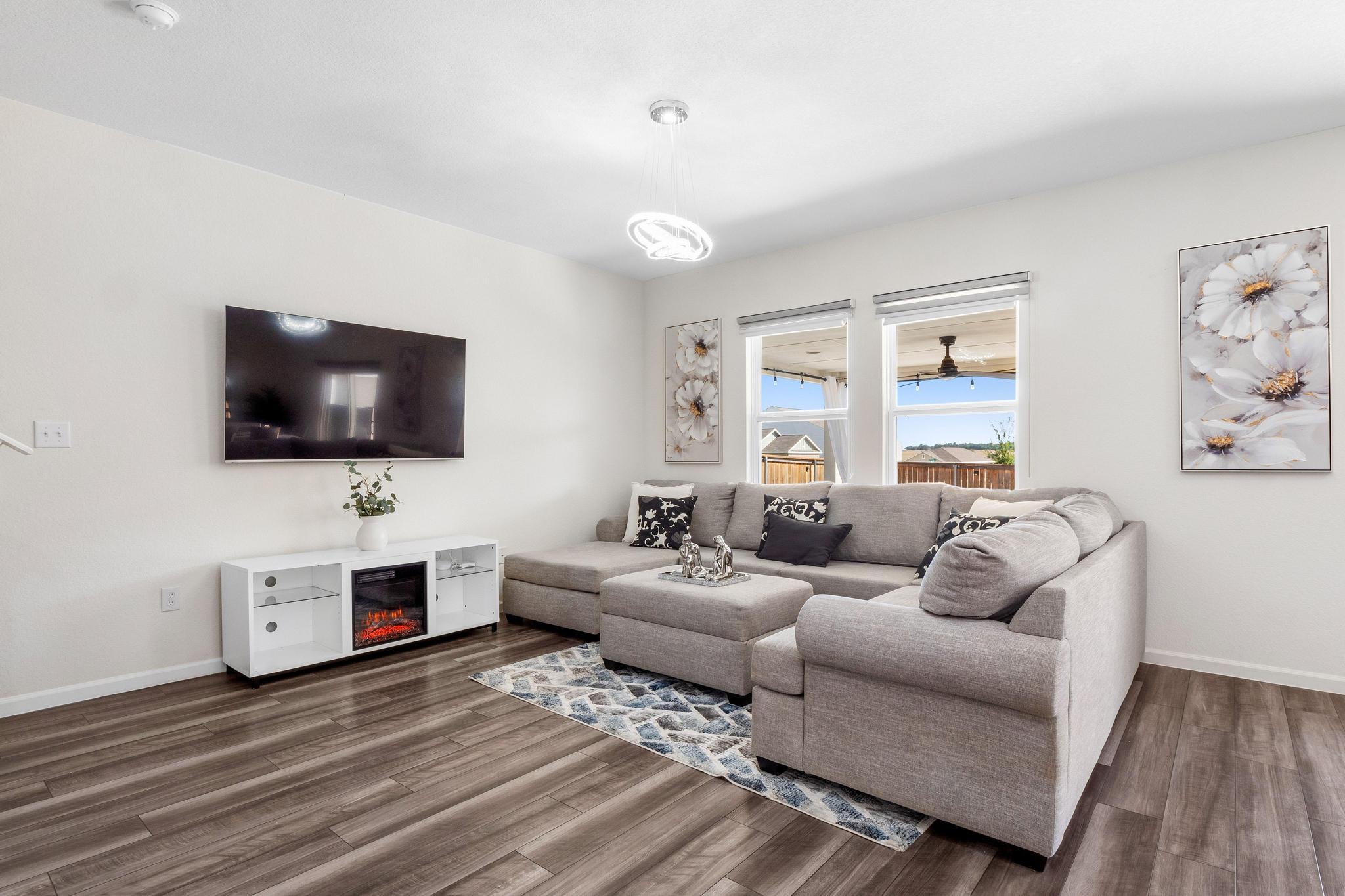 101 Magnum Force Dr, Jarrell, TX 76537