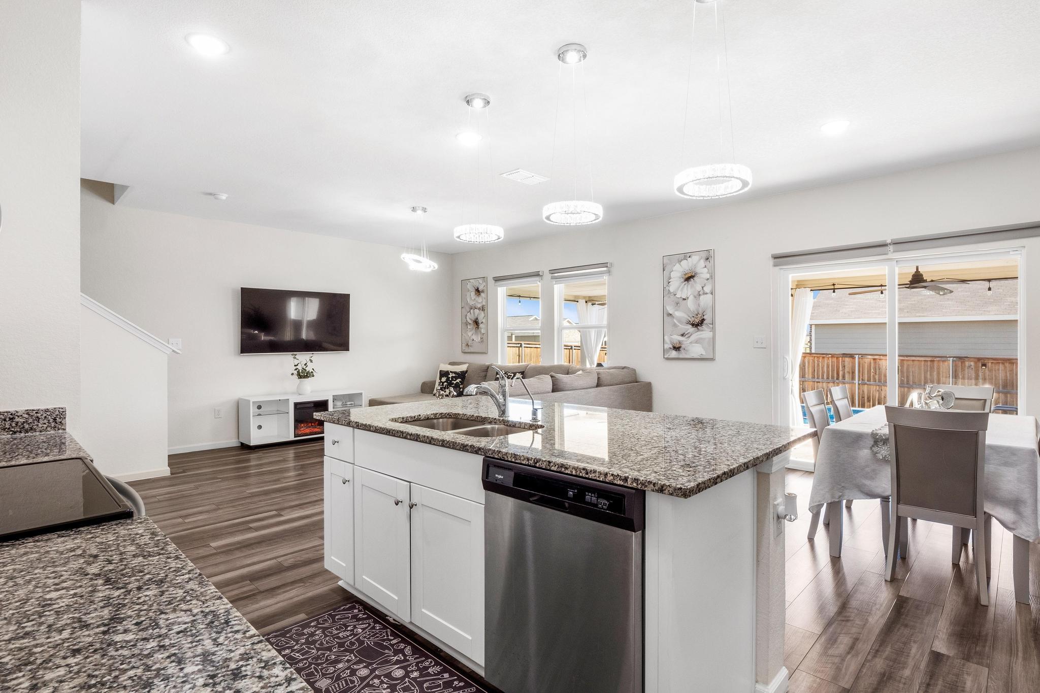 101 Magnum Force Dr, Jarrell, TX 76537