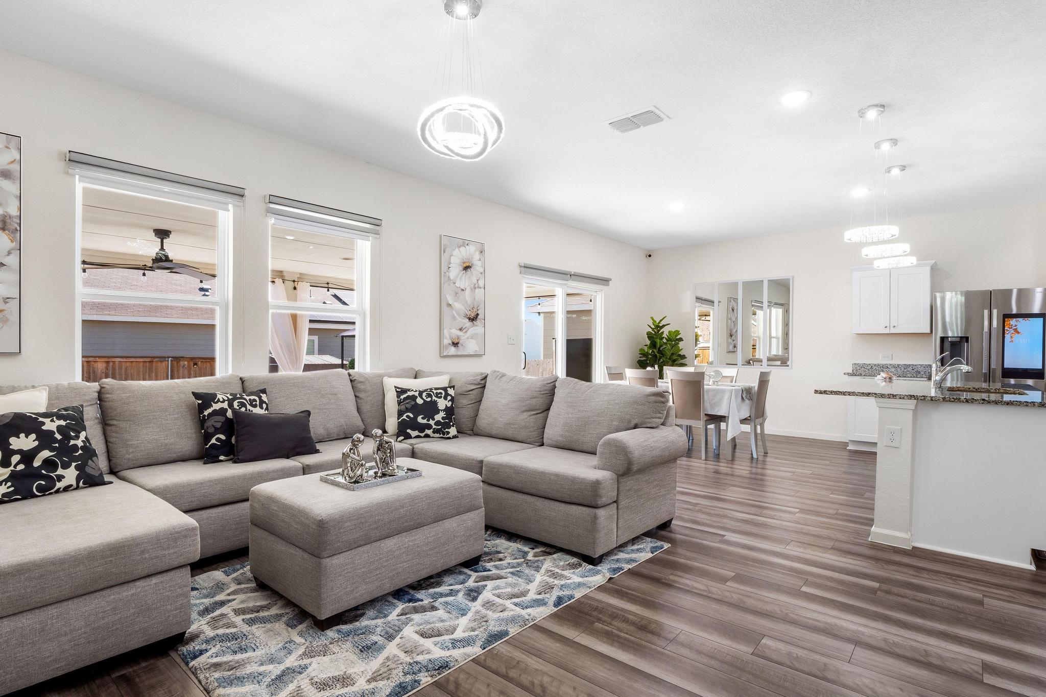 101 Magnum Force Dr, Jarrell, TX 76537