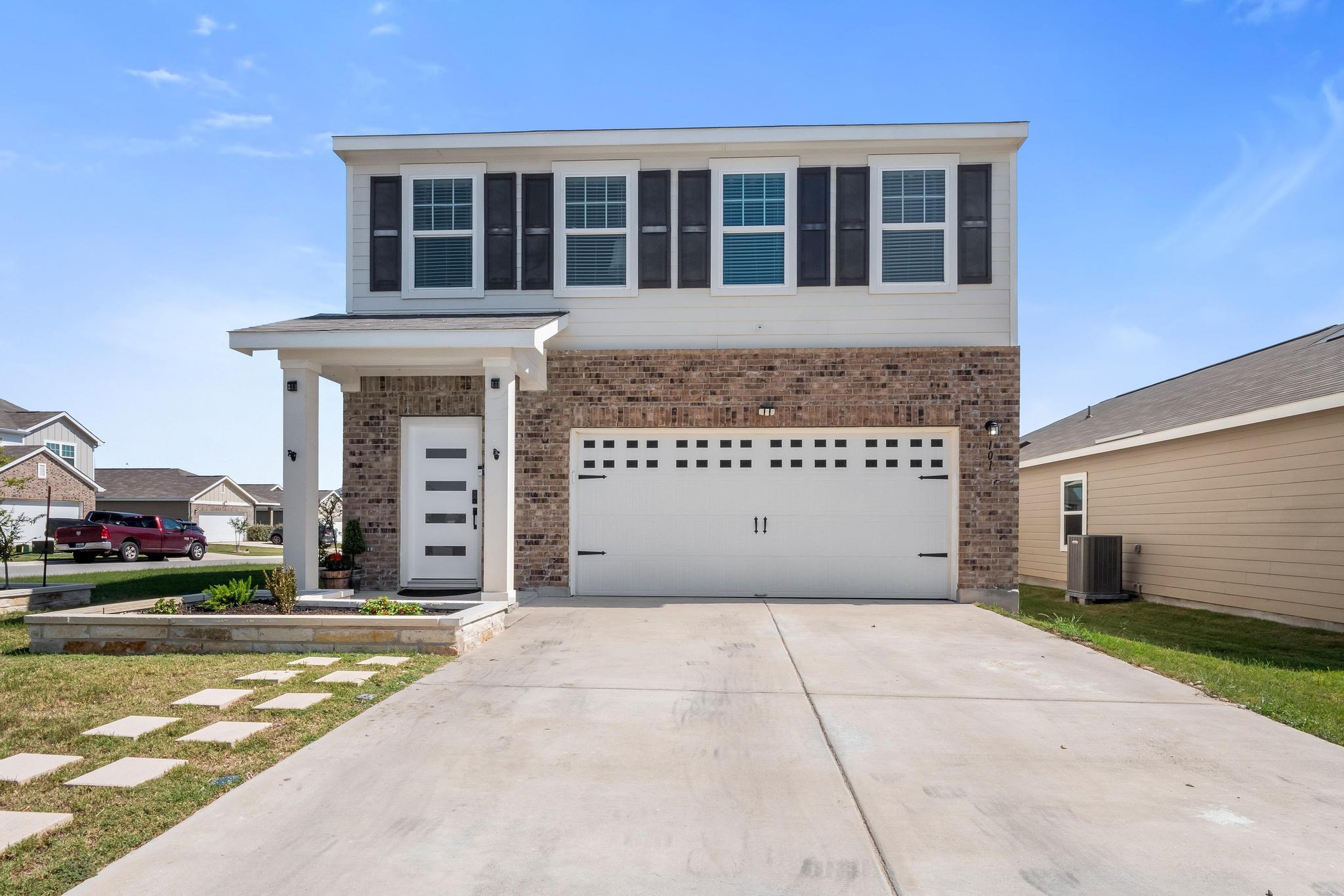 101 Magnum Force Dr, Jarrell, TX 76537