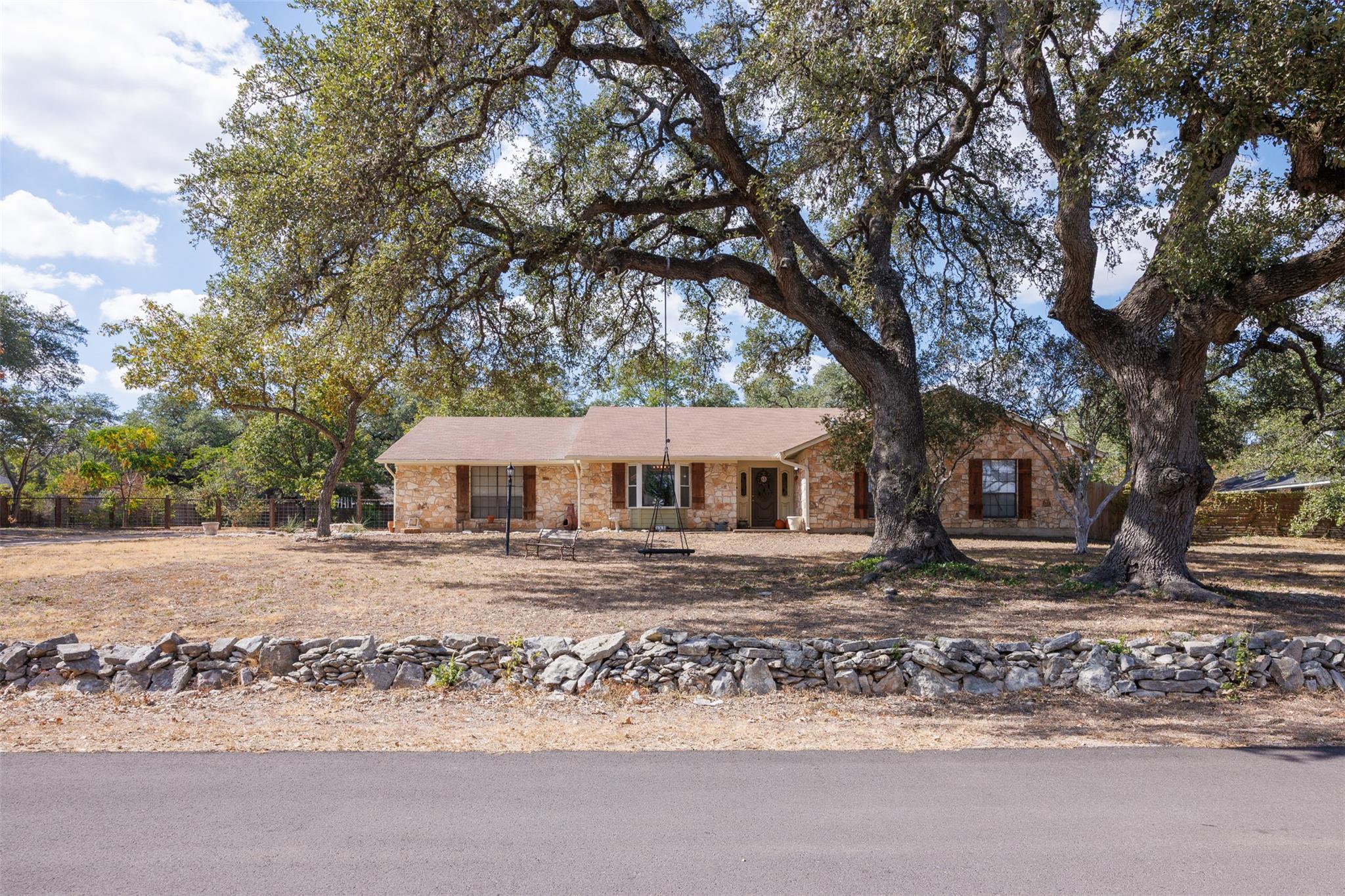 111 Pecan Dr, Mountain City, TX 78610