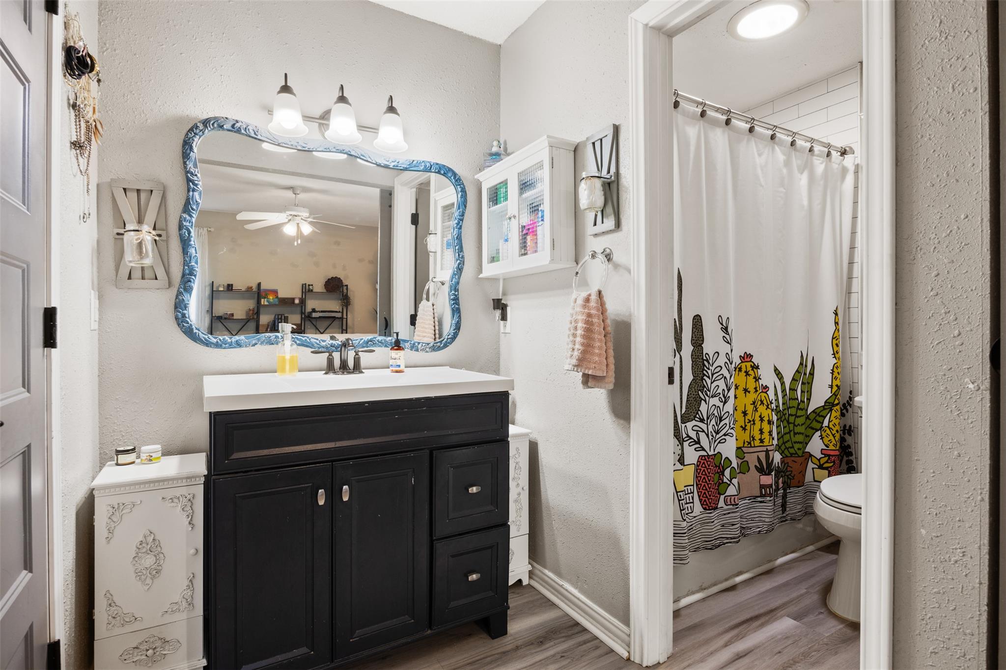 111 Pecan Dr, Mountain City, TX 78610