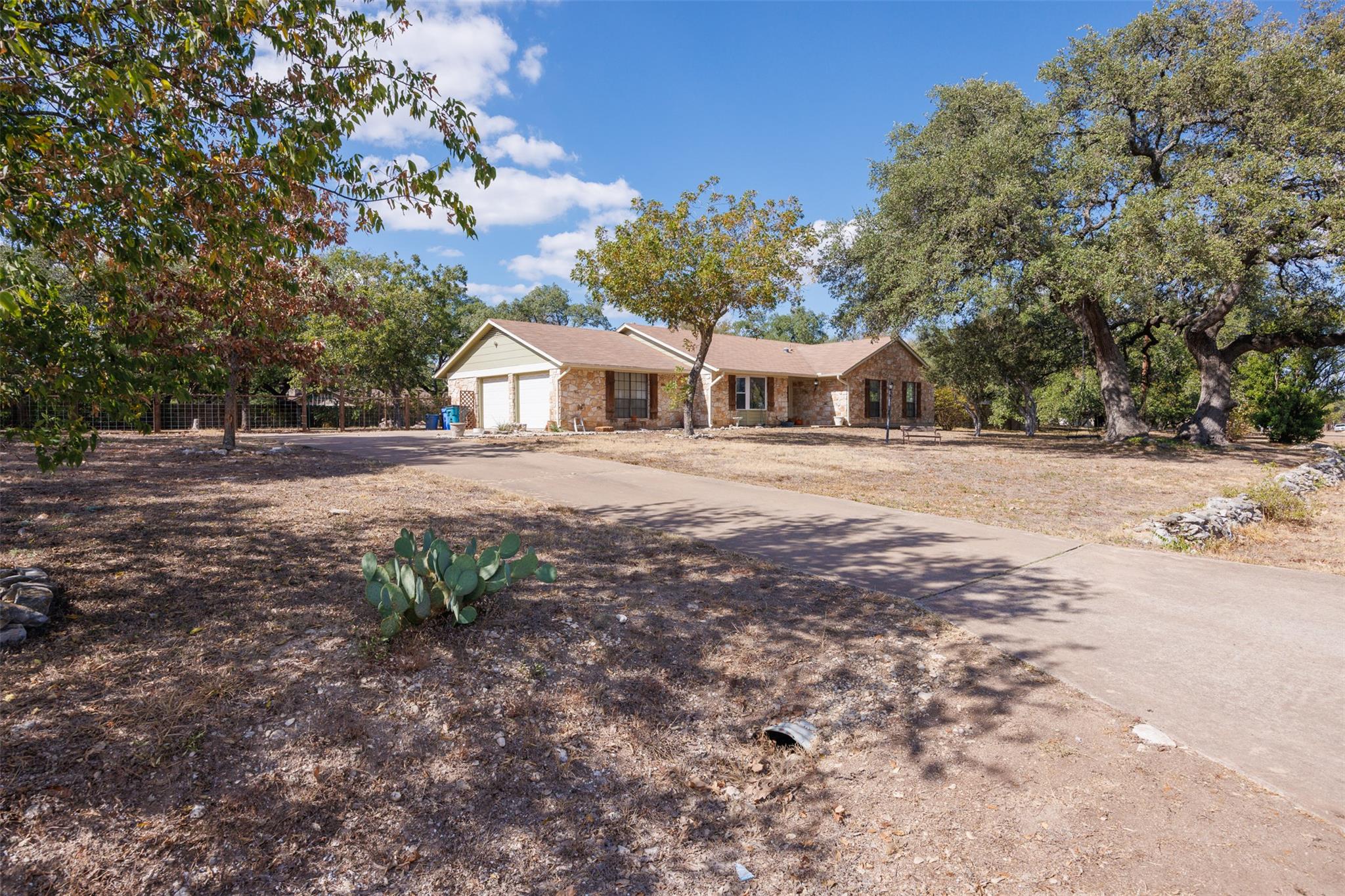 111 Pecan Dr, Mountain City, TX 78610