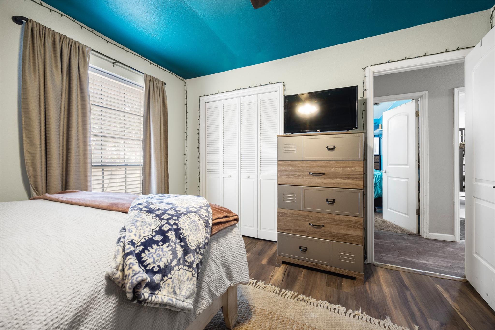 111 Pecan Dr, Mountain City, TX 78610