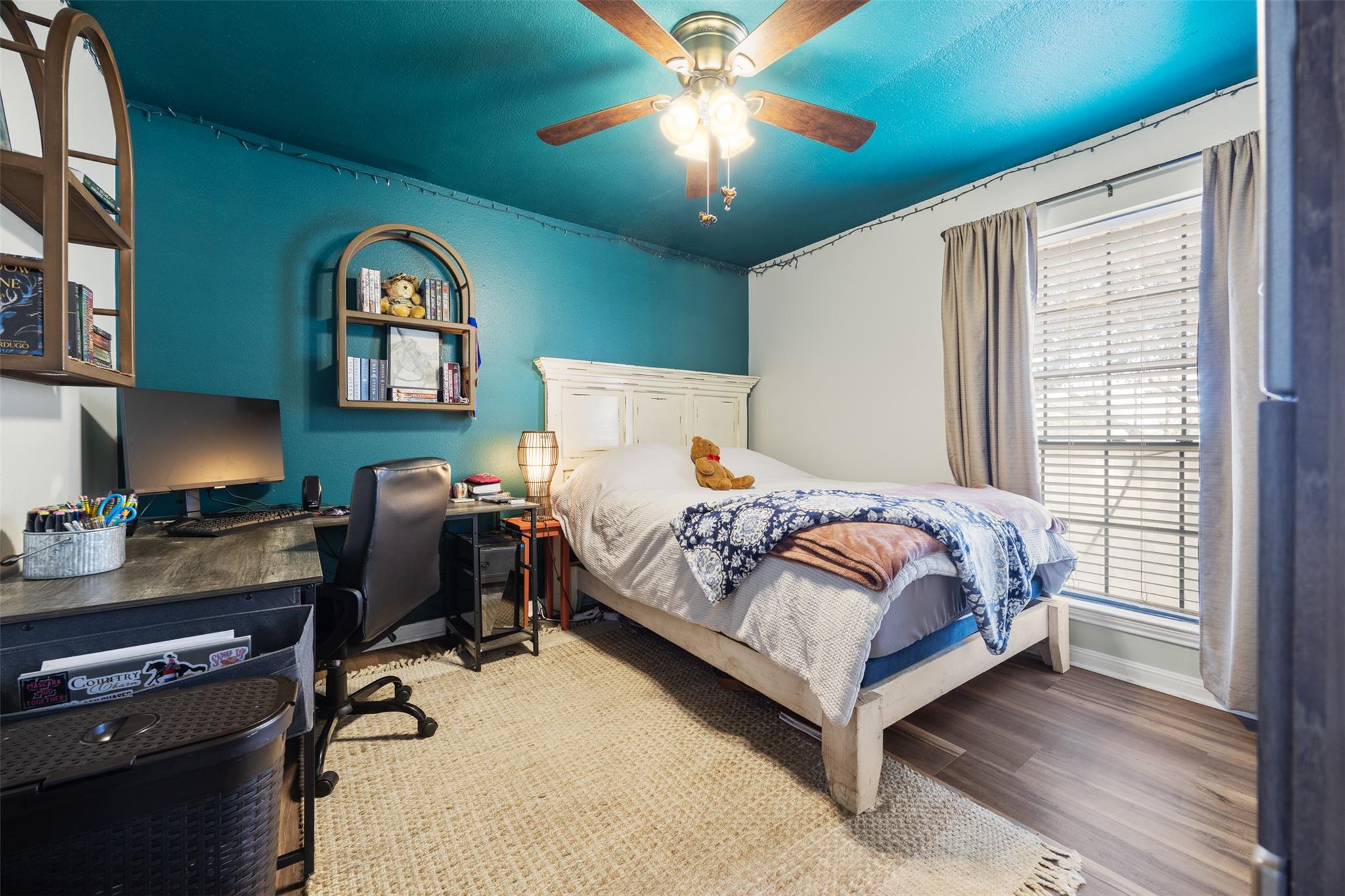 111 Pecan Dr, Mountain City, TX 78610