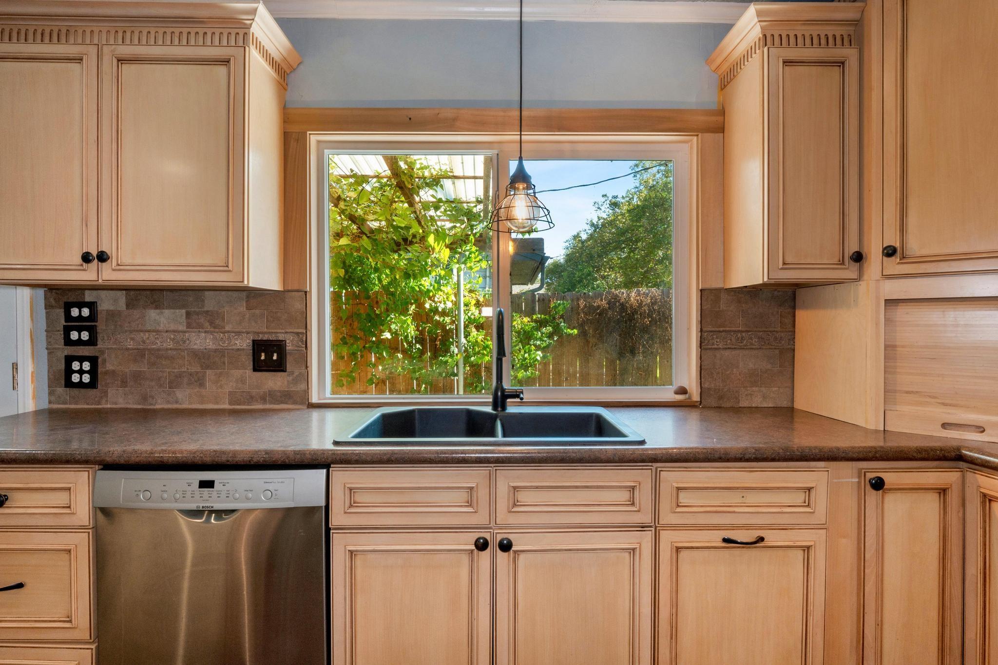 1105 Inland Grns # A, Austin, TX 78758