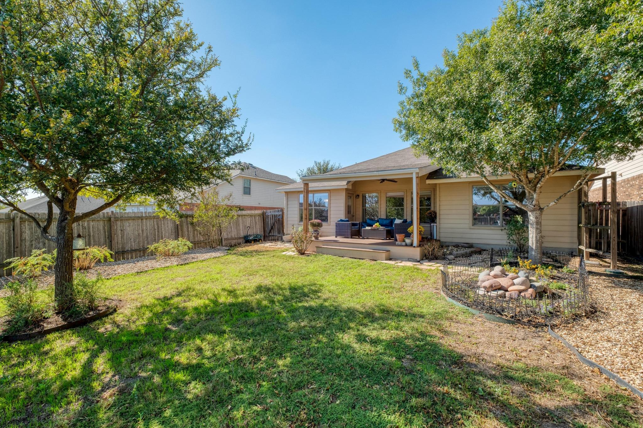 554 Sandstone Trl, Buda, TX 78610