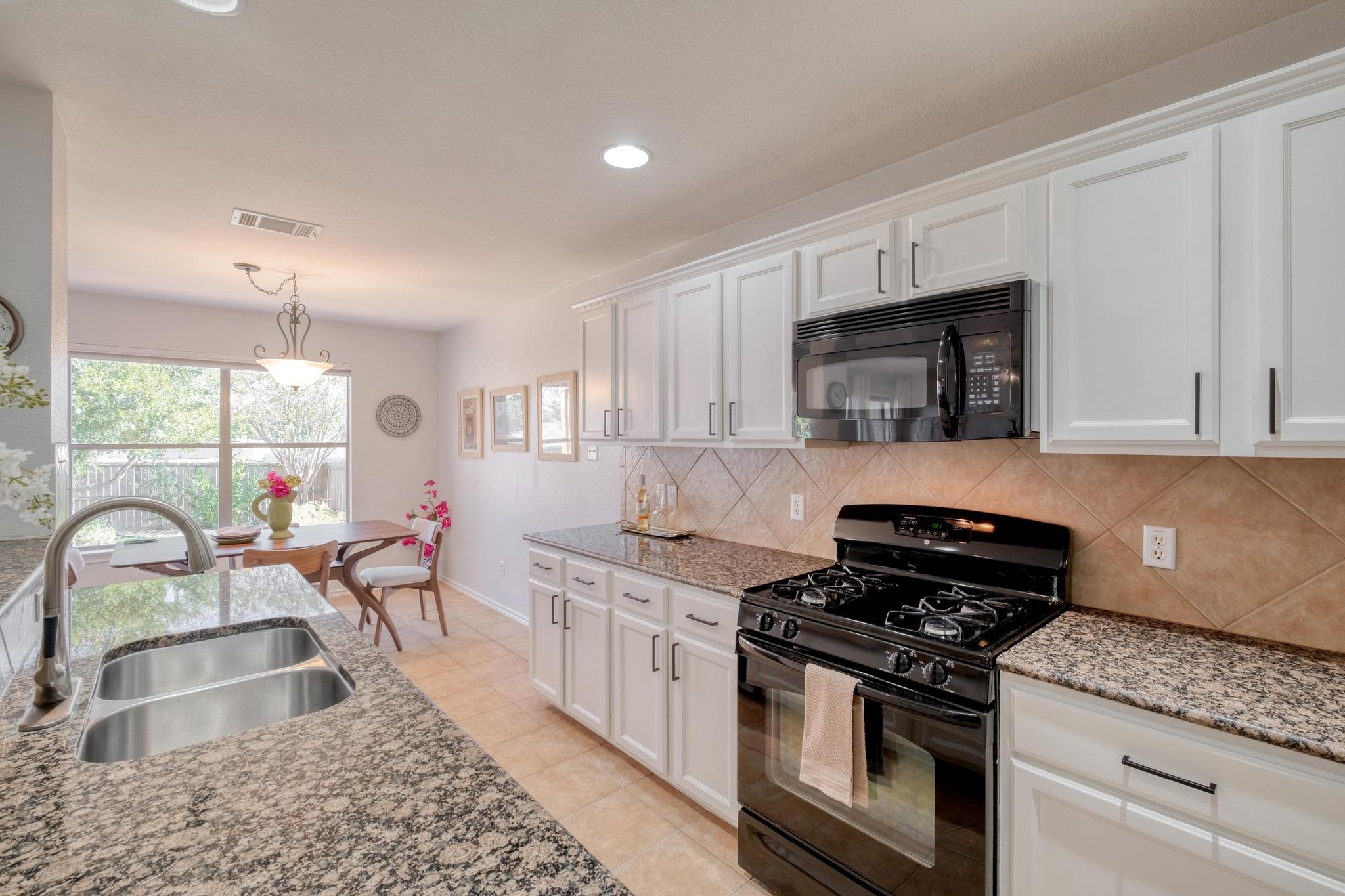 554 Sandstone Trl, Buda, TX 78610