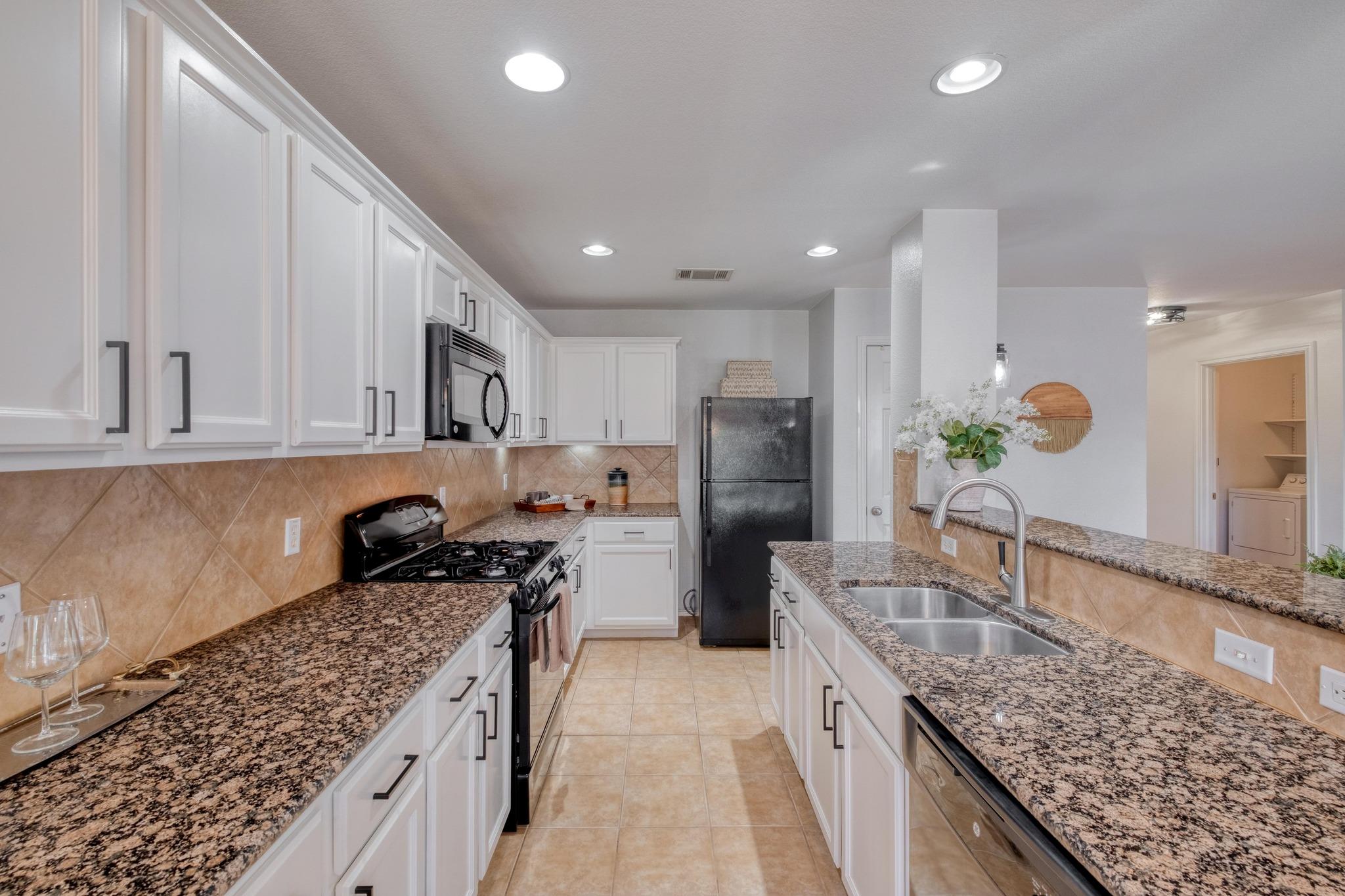 554 Sandstone Trl, Buda, TX 78610