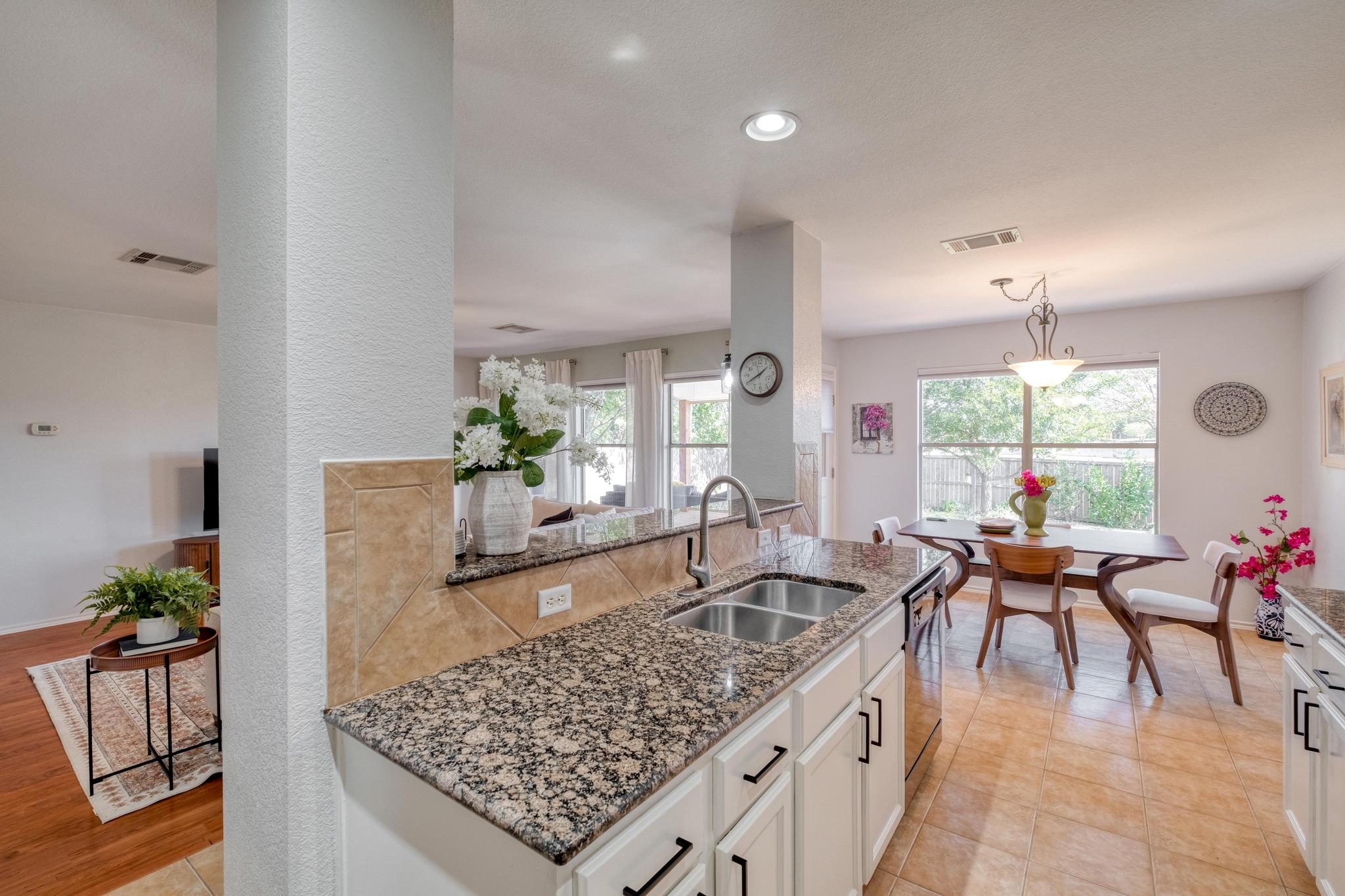 554 Sandstone Trl, Buda, TX 78610