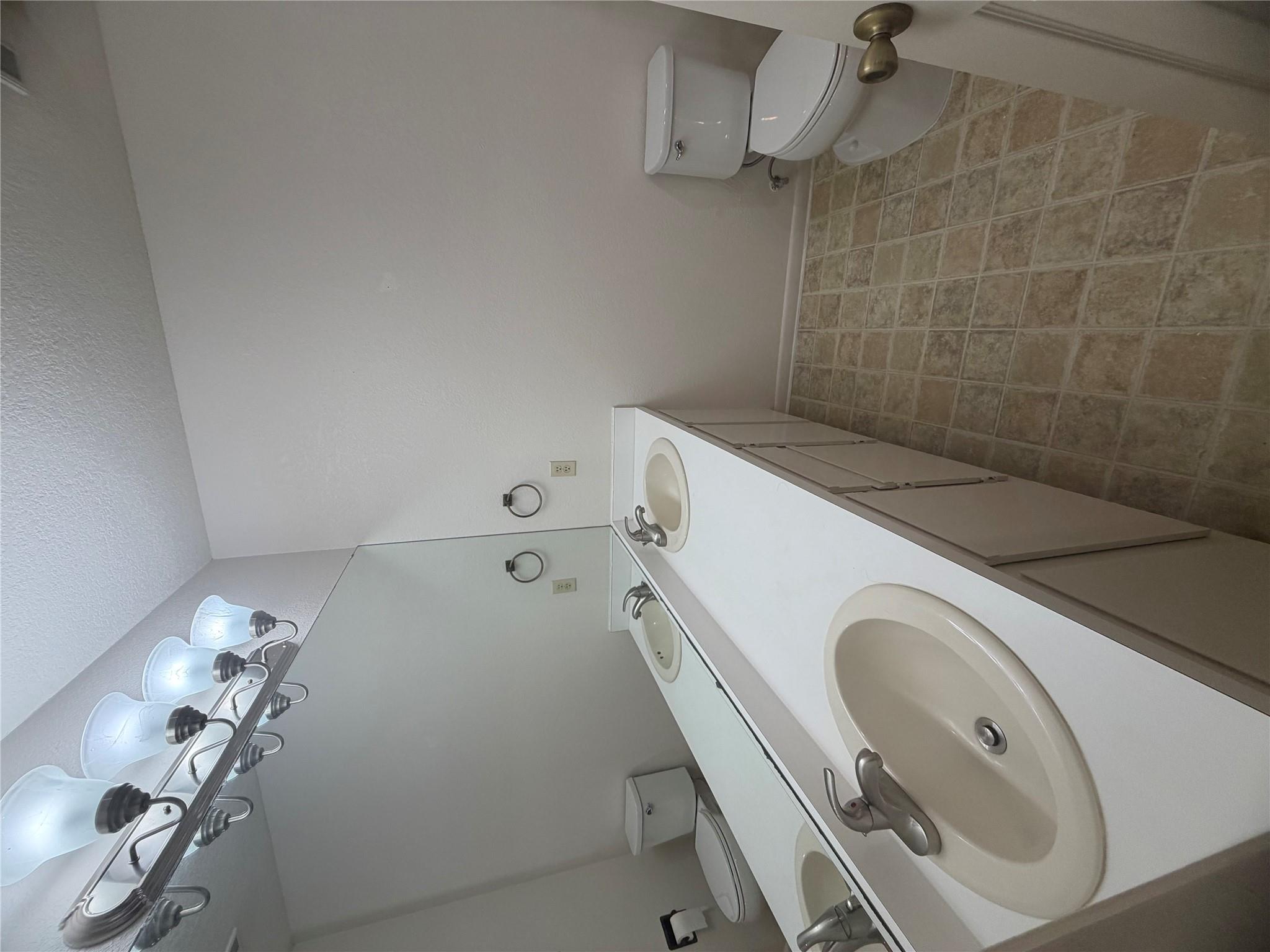 728 W San Antonio St # 102, Lockhart, TX 78644