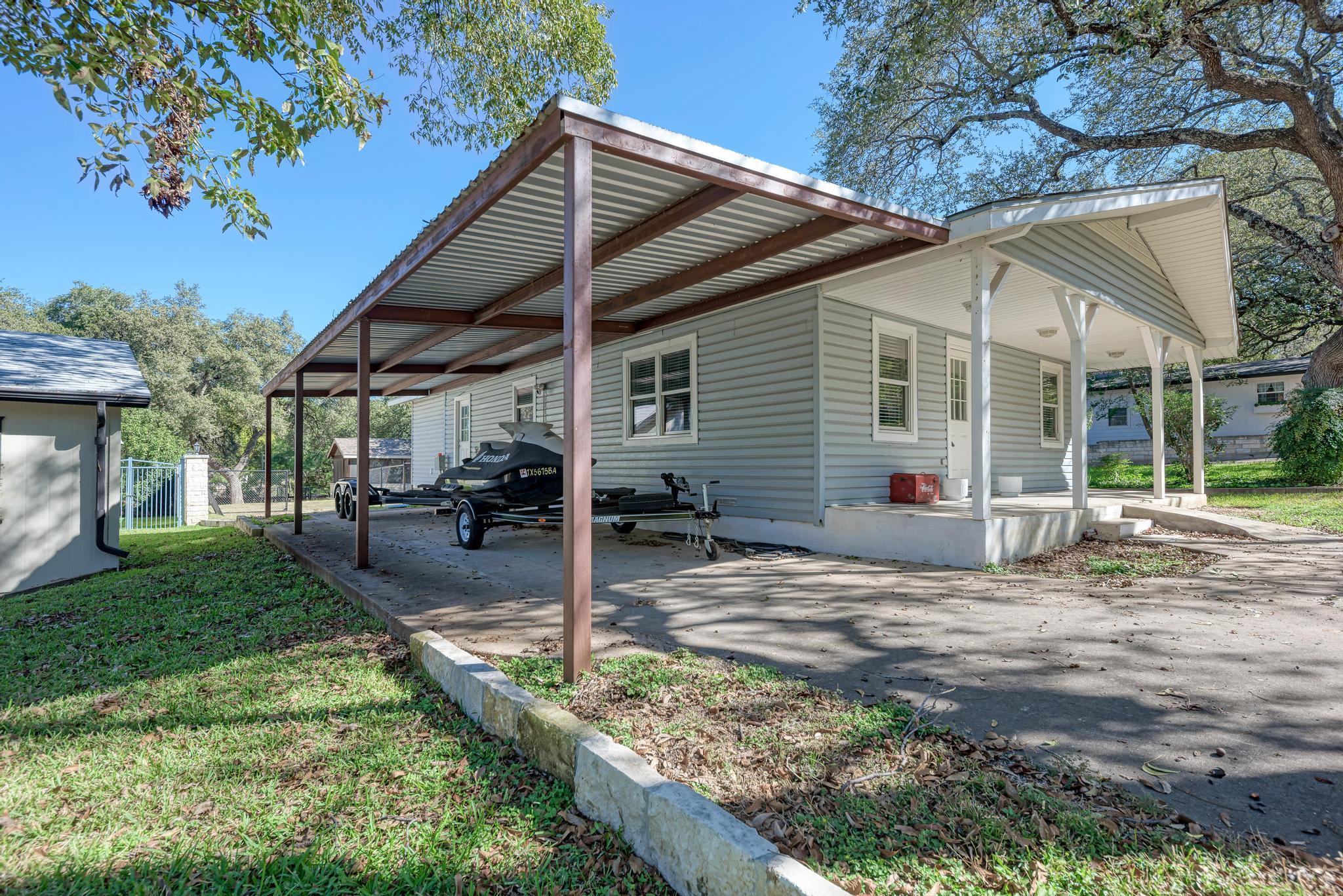 1113 County Road 132B, Kingsland, TX 78639