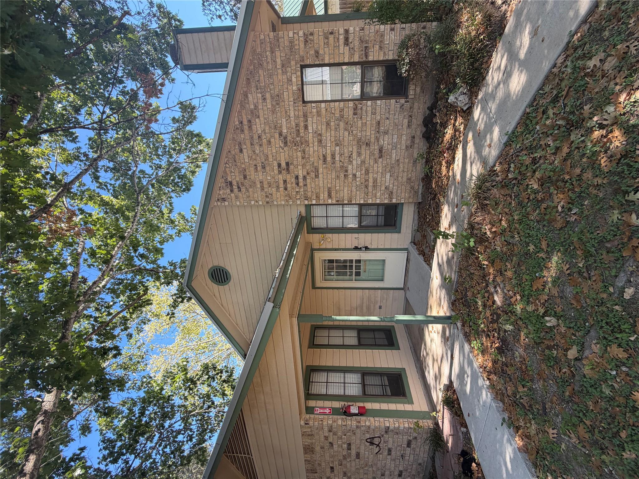 728 W San Antonio St # 728 B, Lockhart, TX 78644
