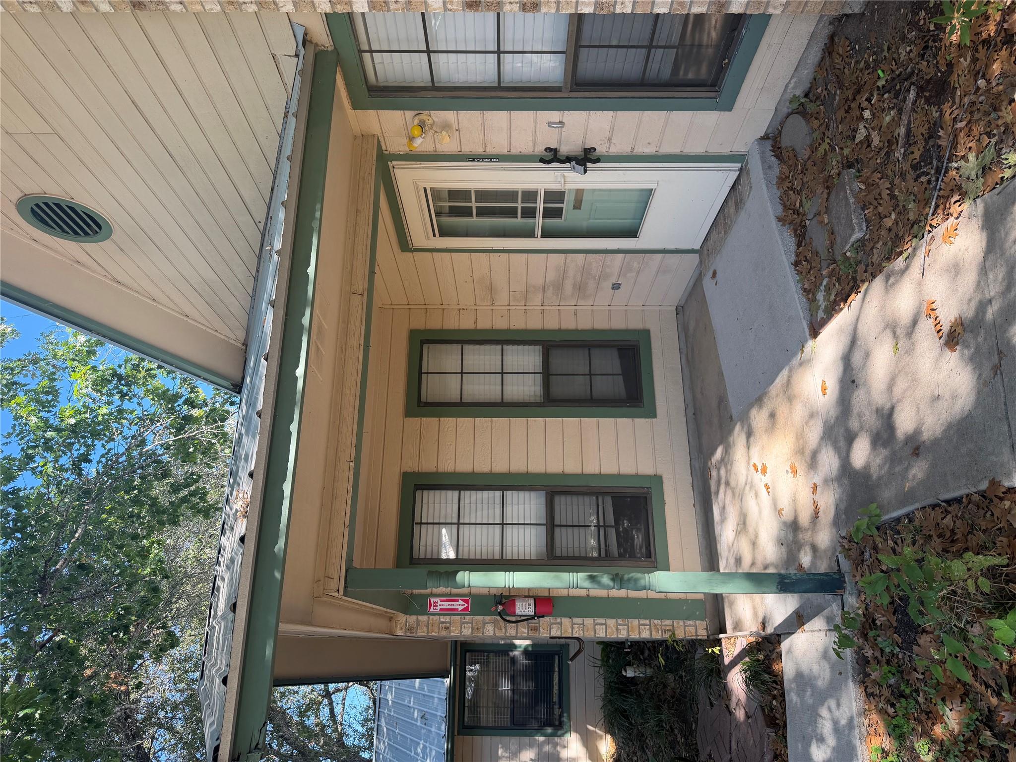 728 W San Antonio St # 728 B, Lockhart, TX 78644