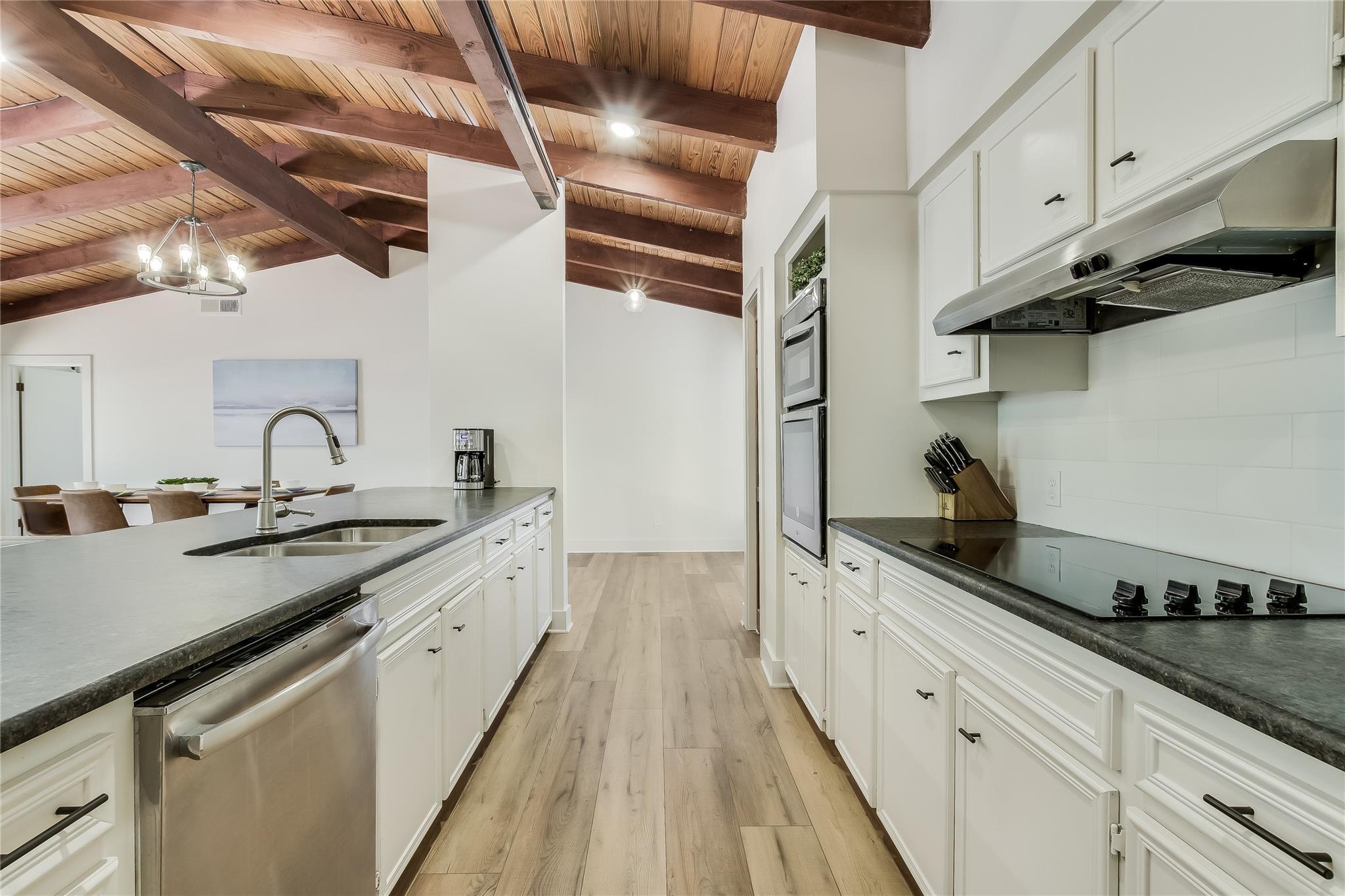 6201 Valleyview St, Lago Vista, TX 78645