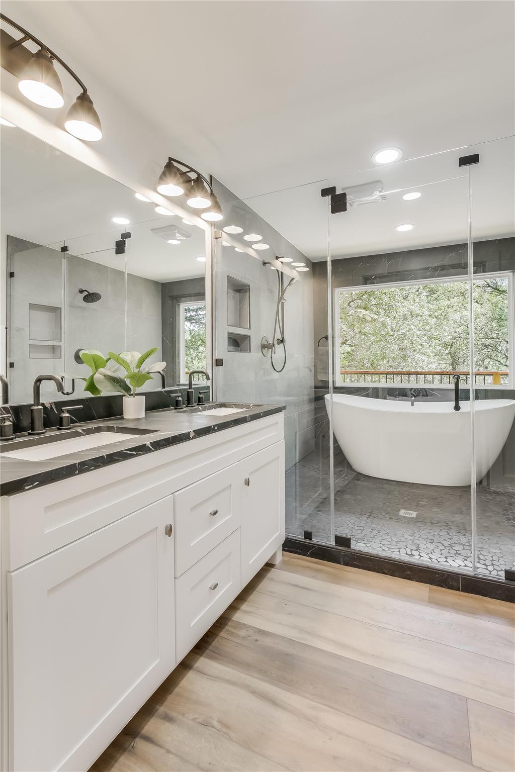 6201 Valleyview St, Lago Vista, TX 78645