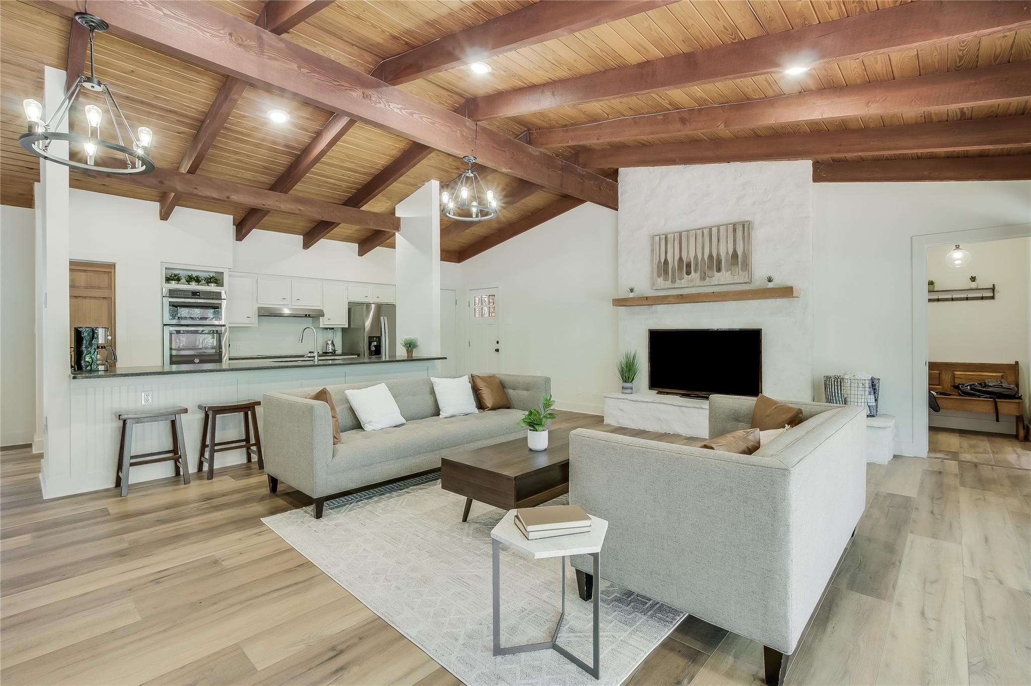 6201 Valleyview St, Lago Vista, TX 78645