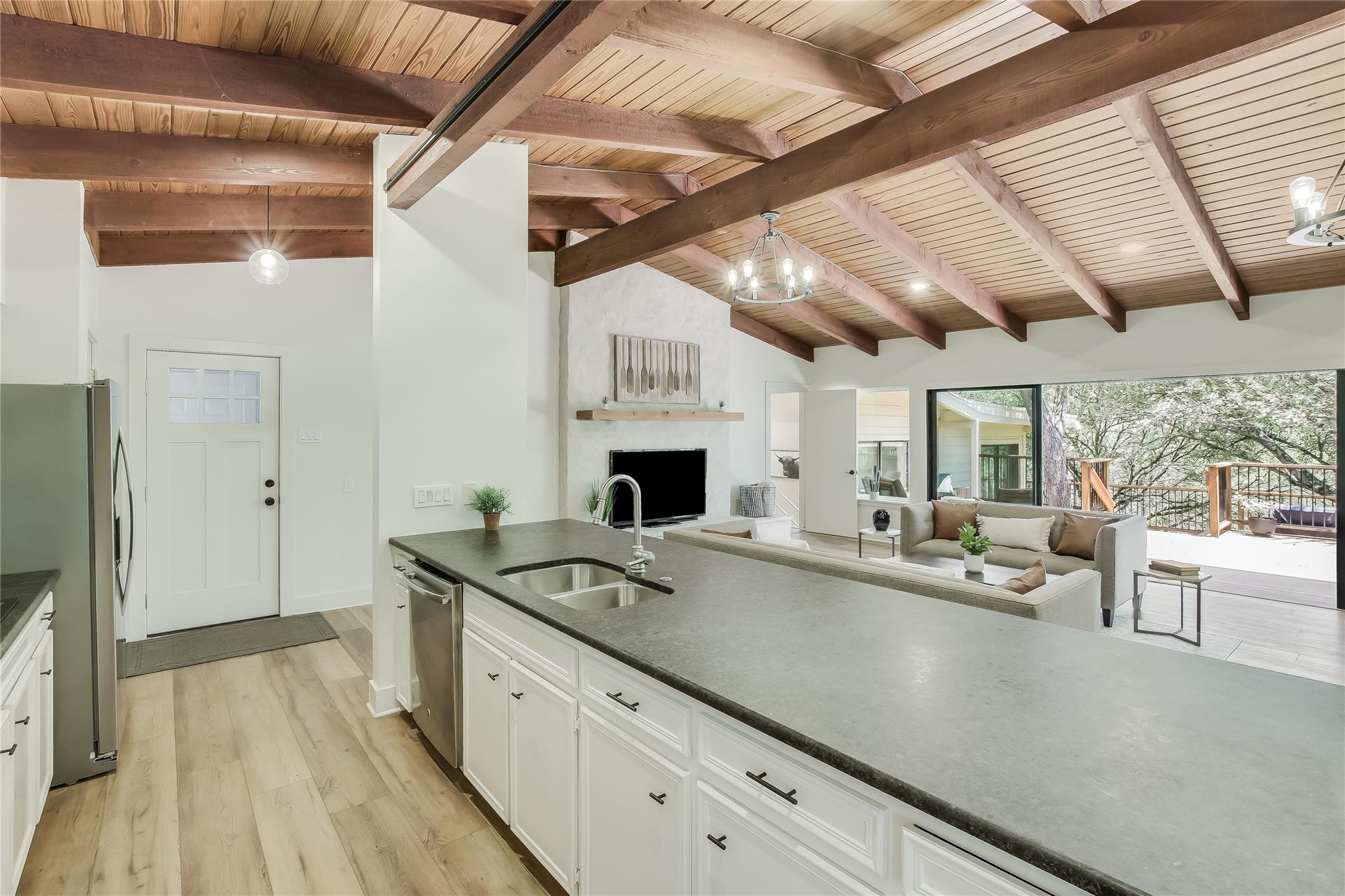 6201 Valleyview St, Lago Vista, TX 78645