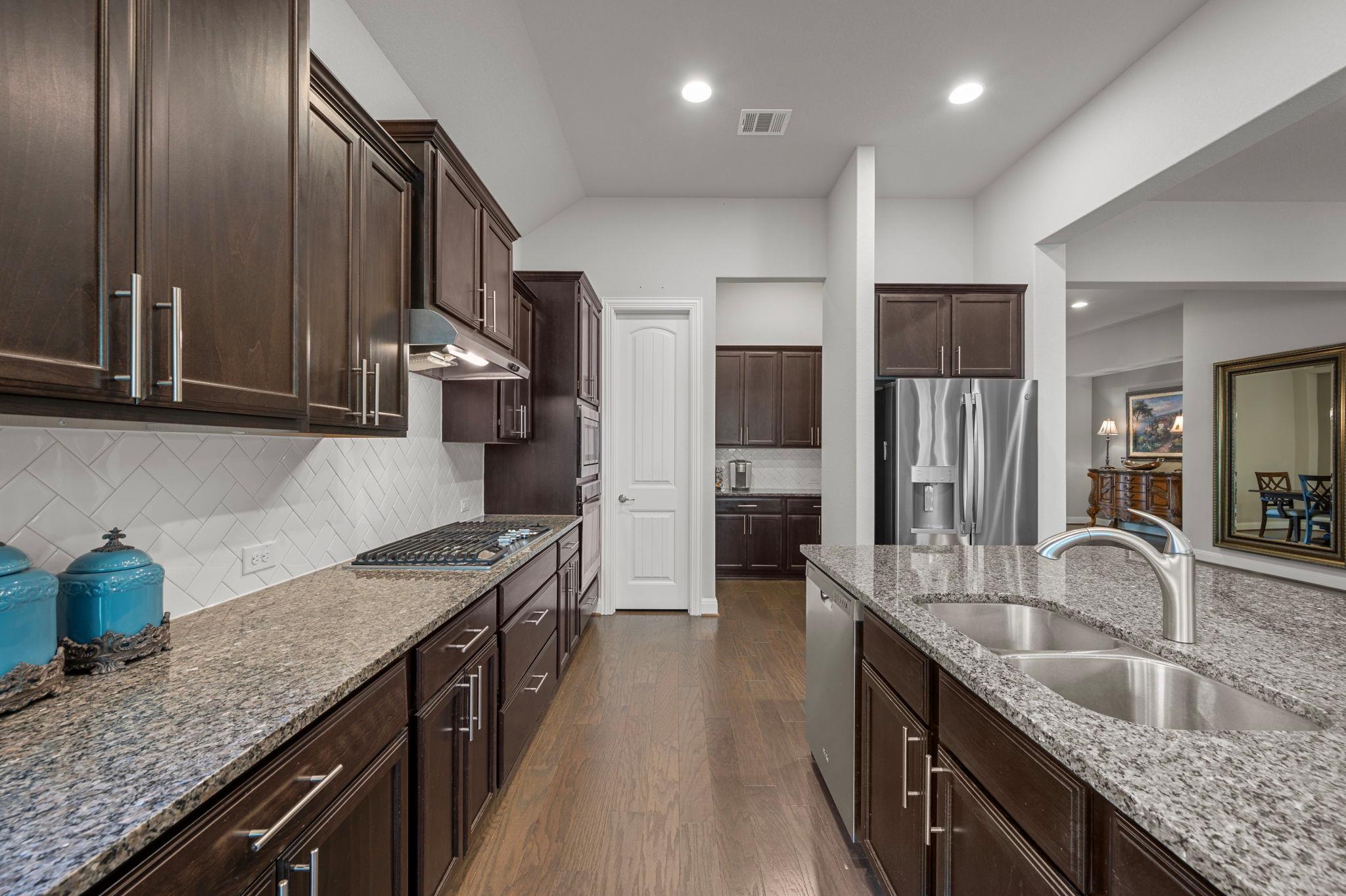 1805 Hollowback Dr, Leander, TX 78641