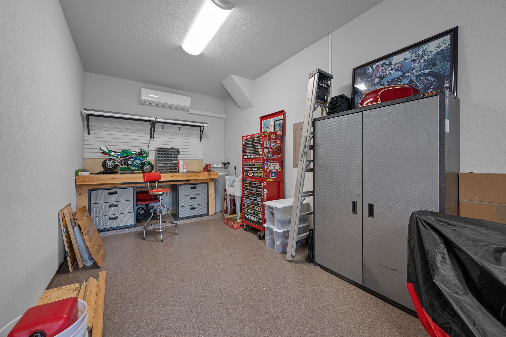 1805 Hollowback Dr, Leander, TX 78641