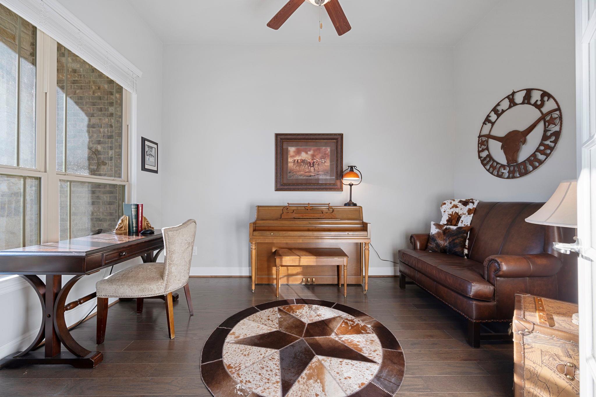 1805 Hollowback Dr, Leander, TX 78641