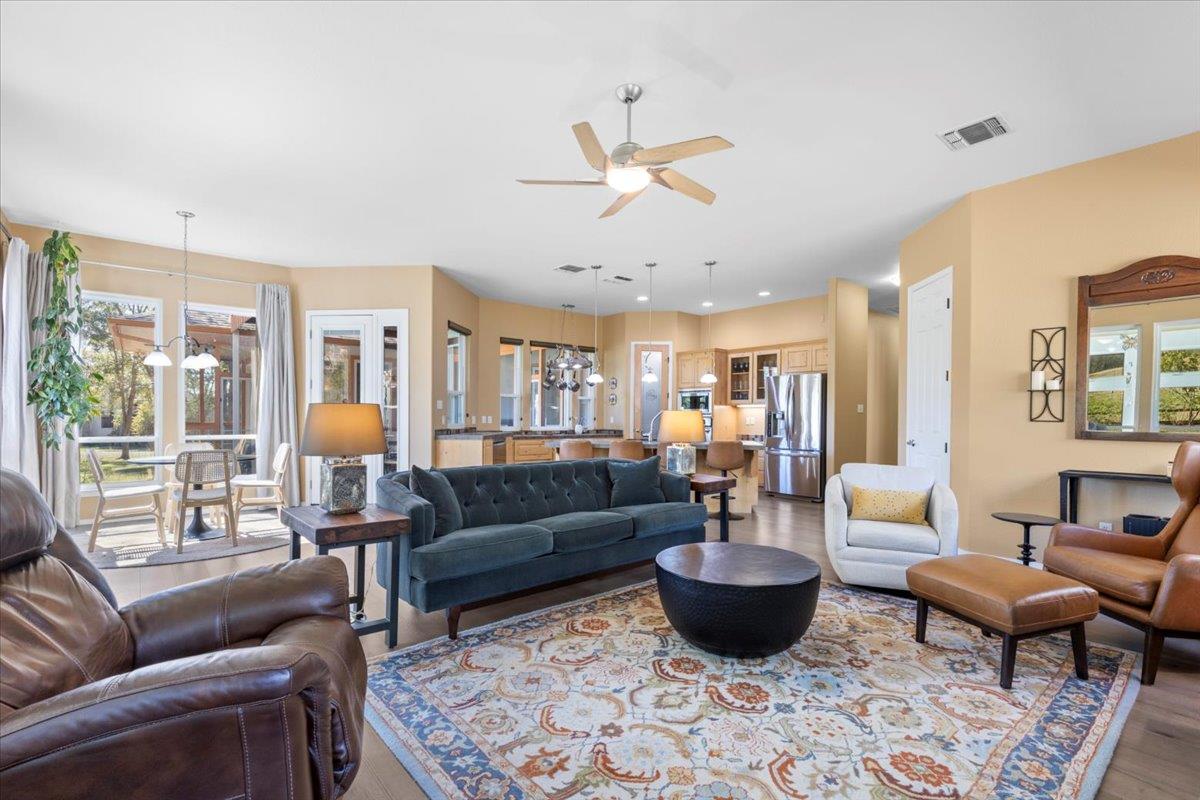 204 Kahana Ln, Bastrop, TX 78602