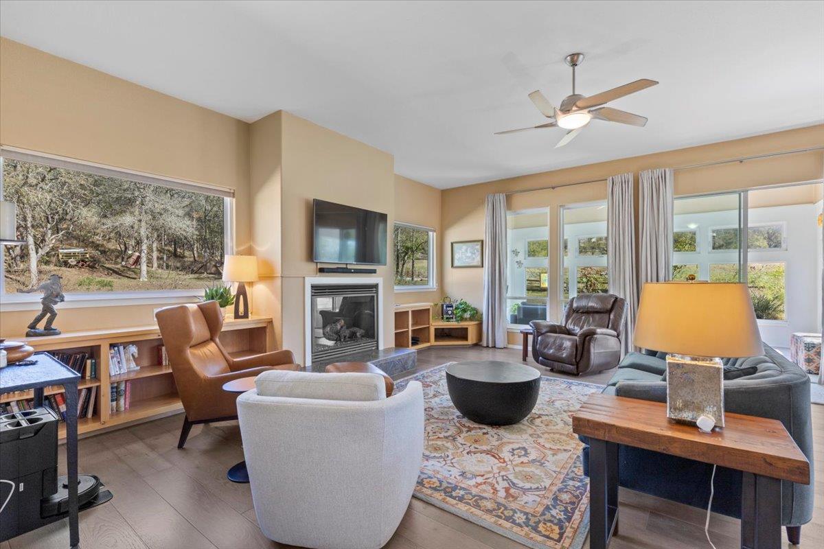 204 Kahana Ln, Bastrop, TX 78602