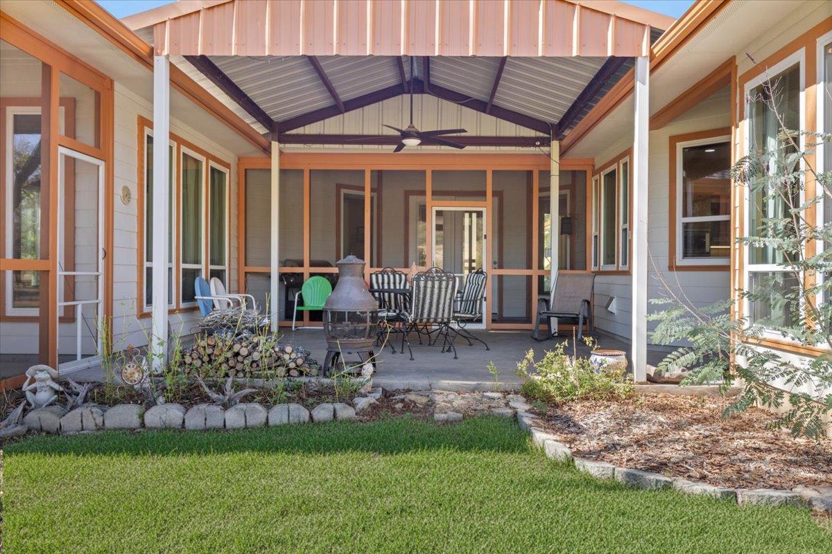 204 Kahana Ln, Bastrop, TX 78602