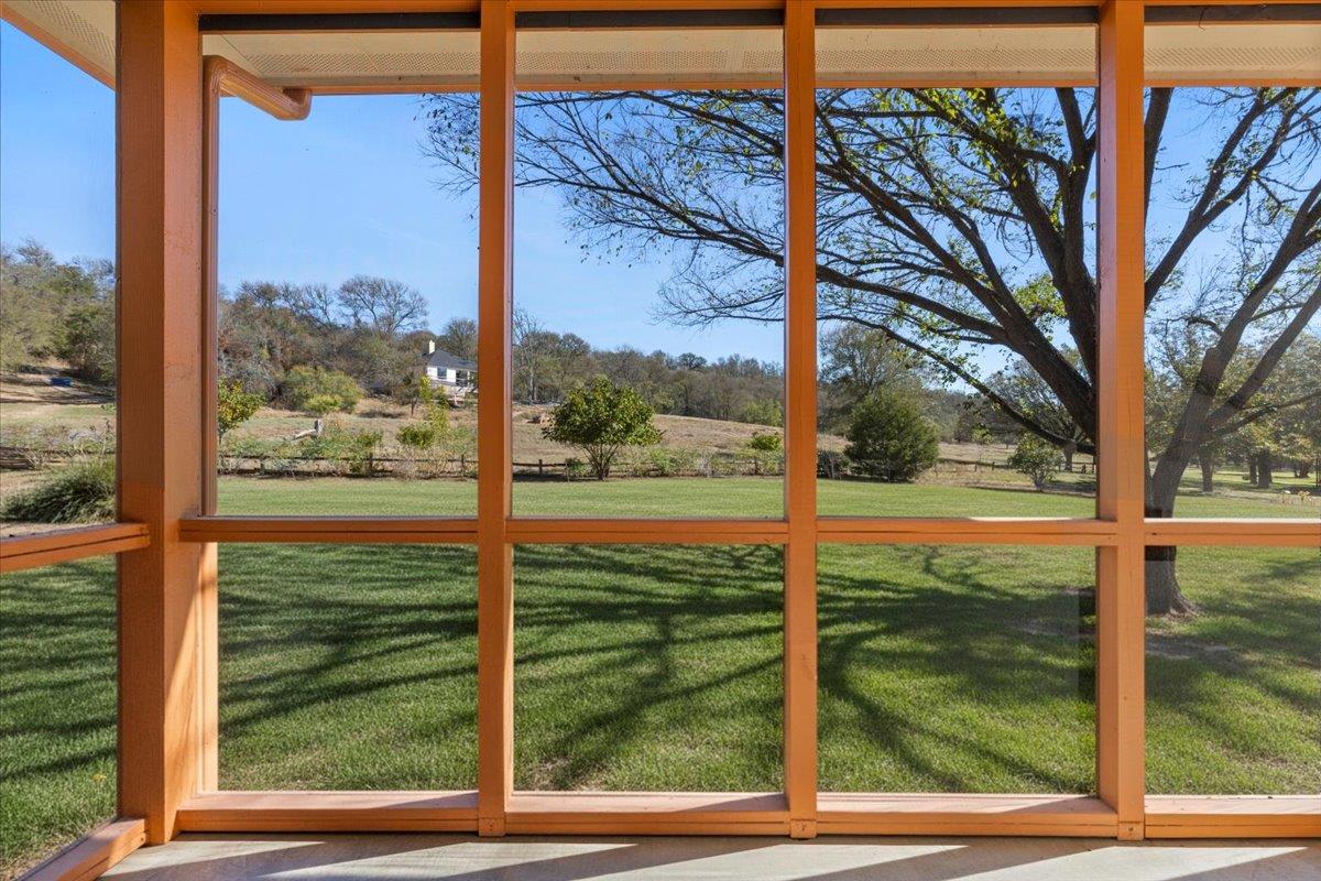 204 Kahana Ln, Bastrop, TX 78602