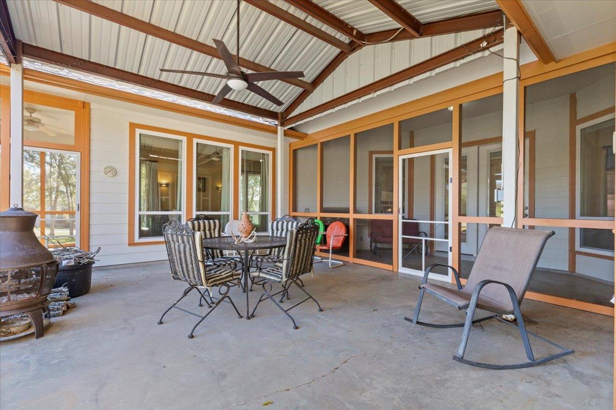 204 Kahana Ln, Bastrop, TX 78602