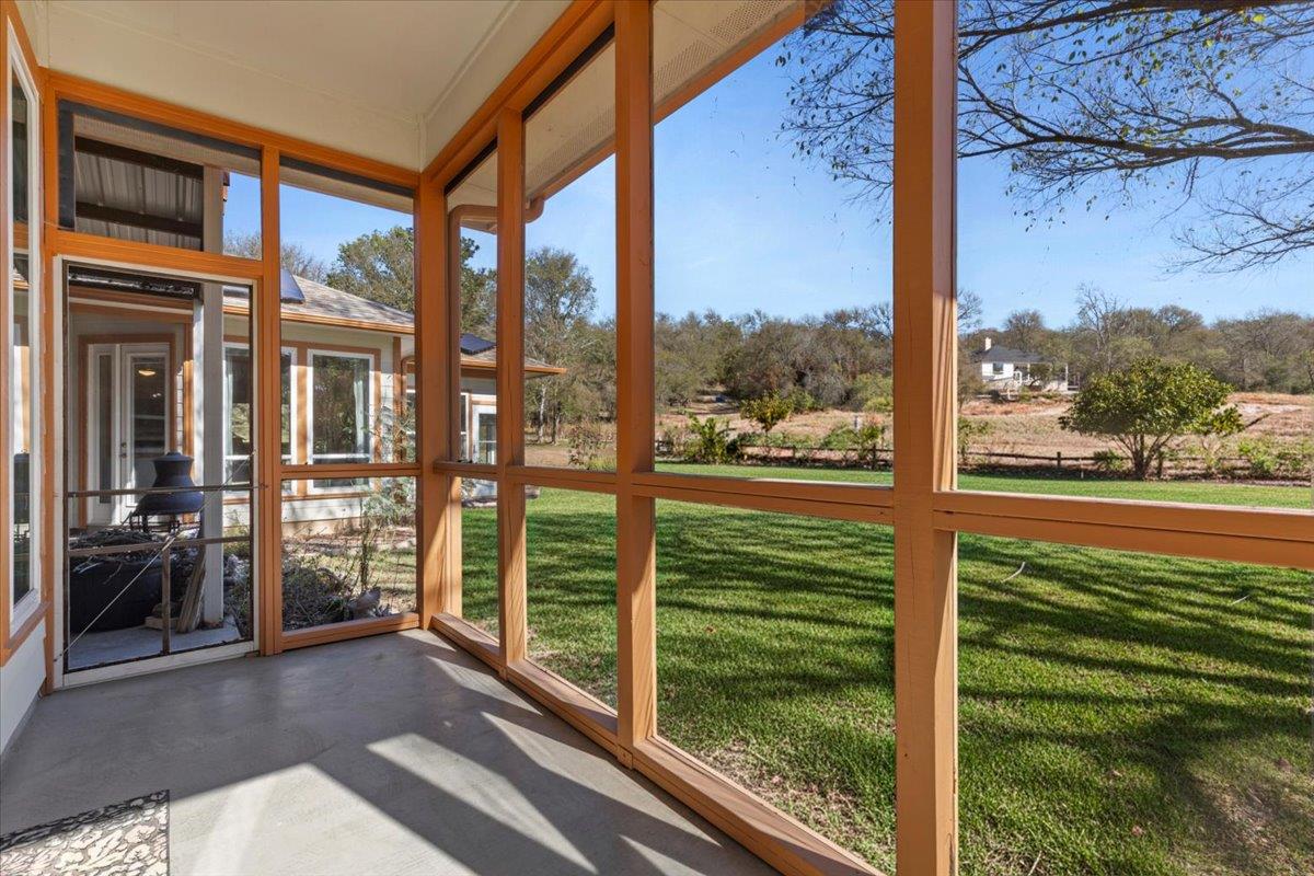 204 Kahana Ln, Bastrop, TX 78602