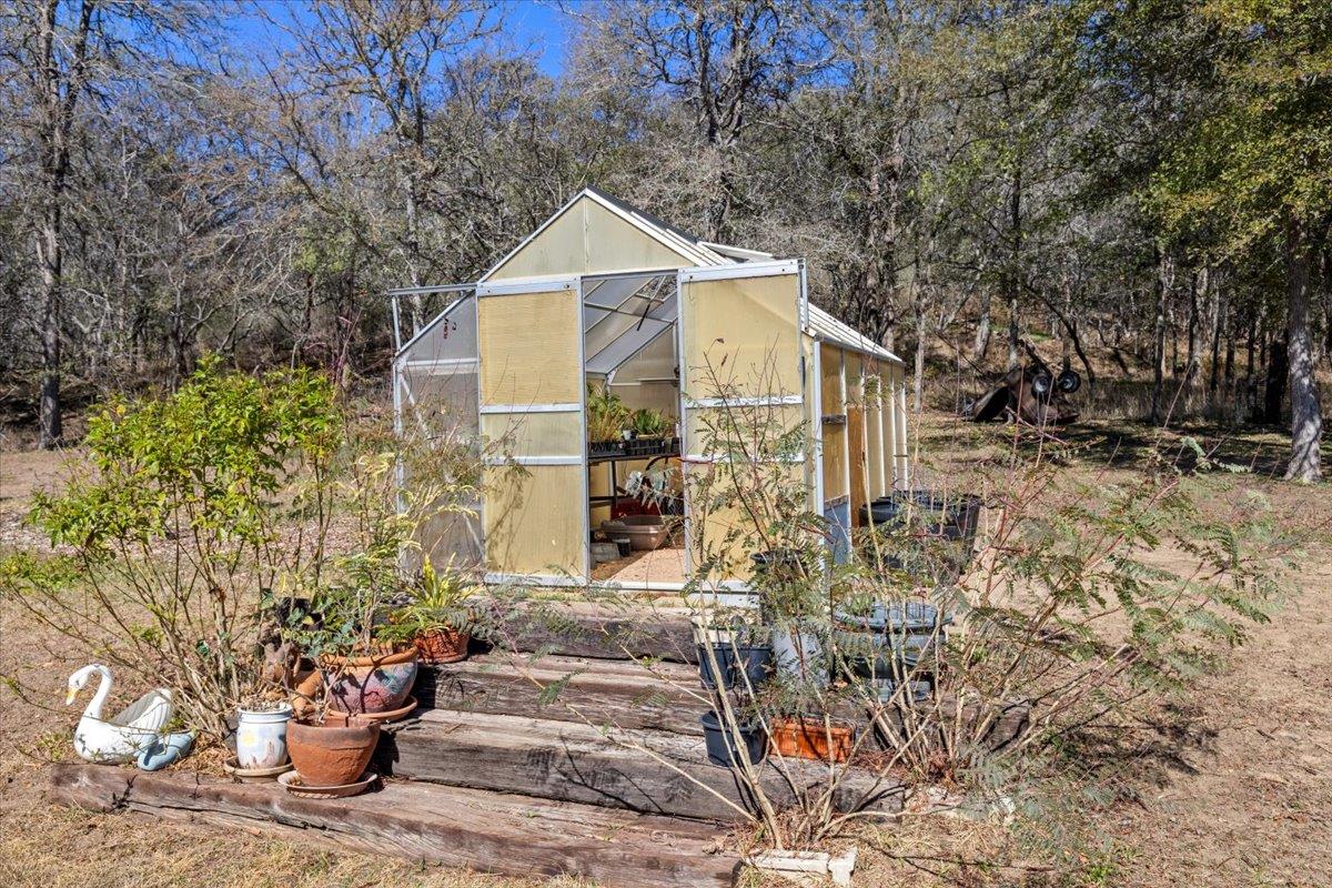 204 Kahana Ln, Bastrop, TX 78602