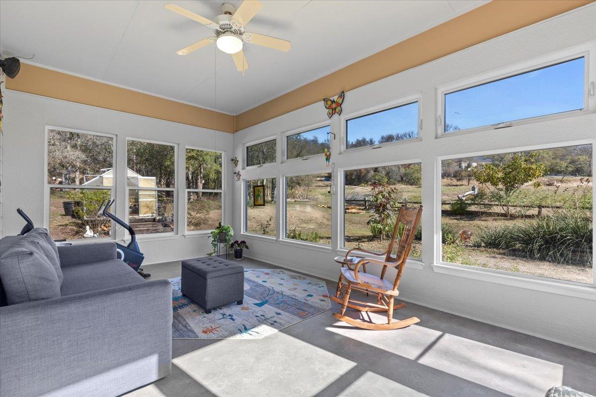 204 Kahana Ln, Bastrop, TX 78602