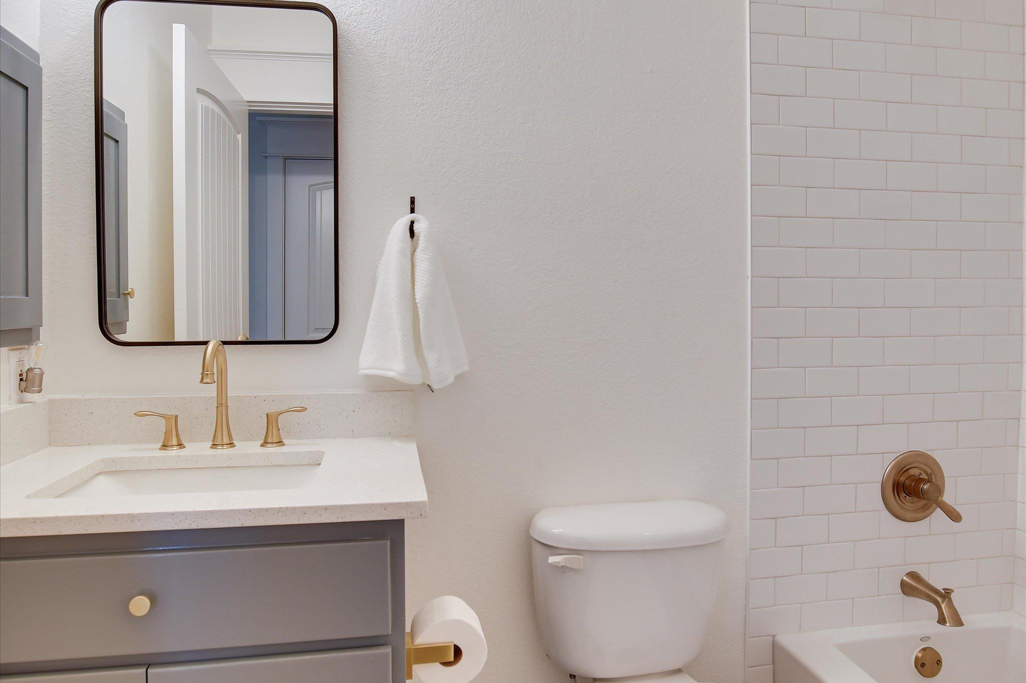 17720 Maritime Point Dr # 202, Jonestown, TX 78645