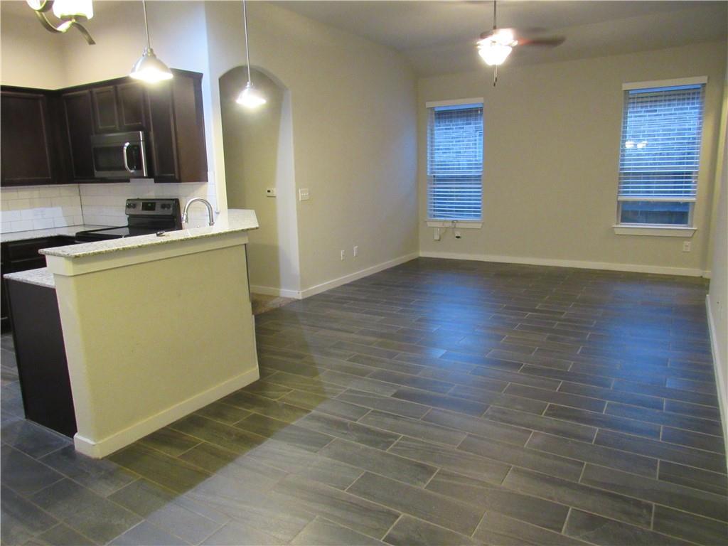 102 W Hidden Springs Dr, Bastrop, TX 78602