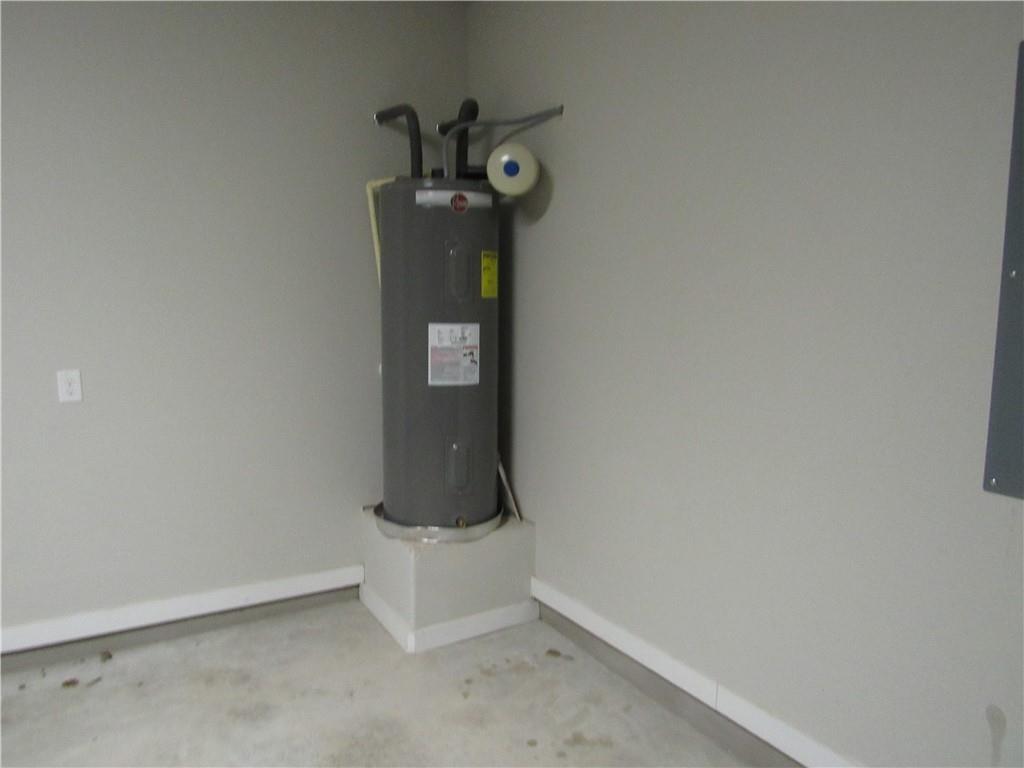 102 W Hidden Springs Dr, Bastrop, TX 78602