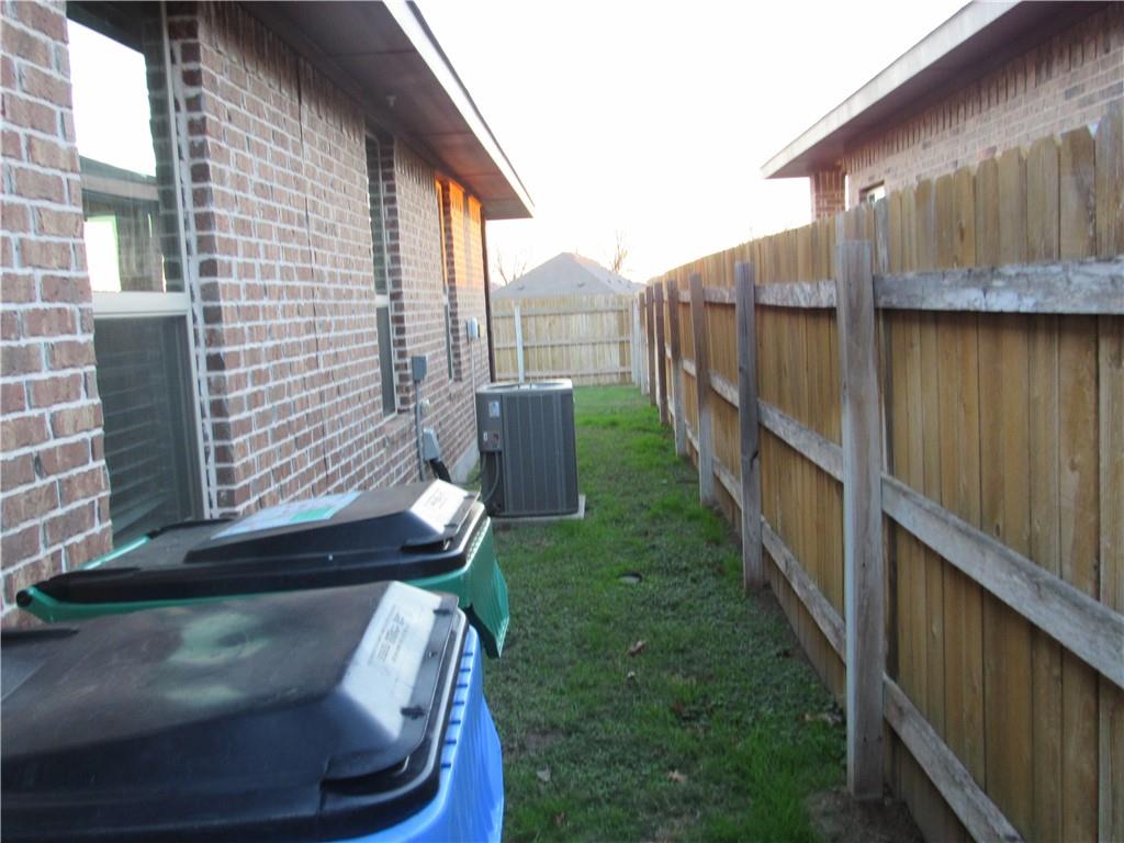 102 W Hidden Springs Dr, Bastrop, TX 78602