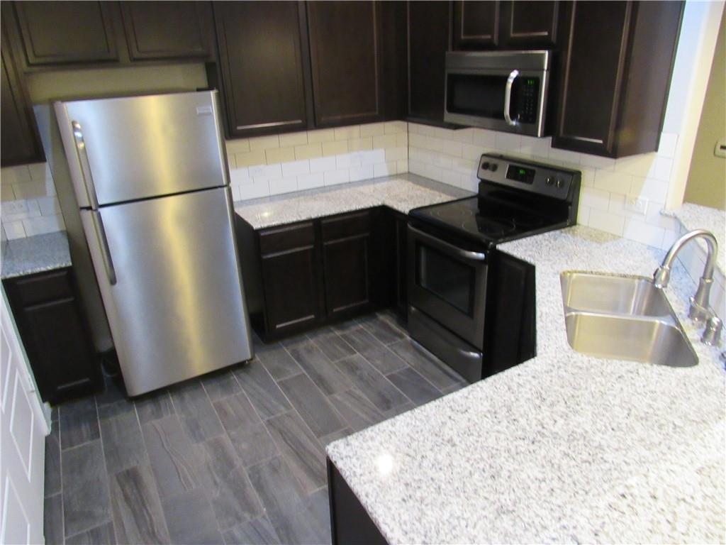 102 W Hidden Springs Dr, Bastrop, TX 78602