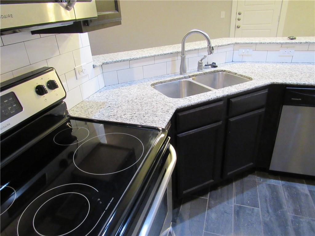 102 W Hidden Springs Dr, Bastrop, TX 78602