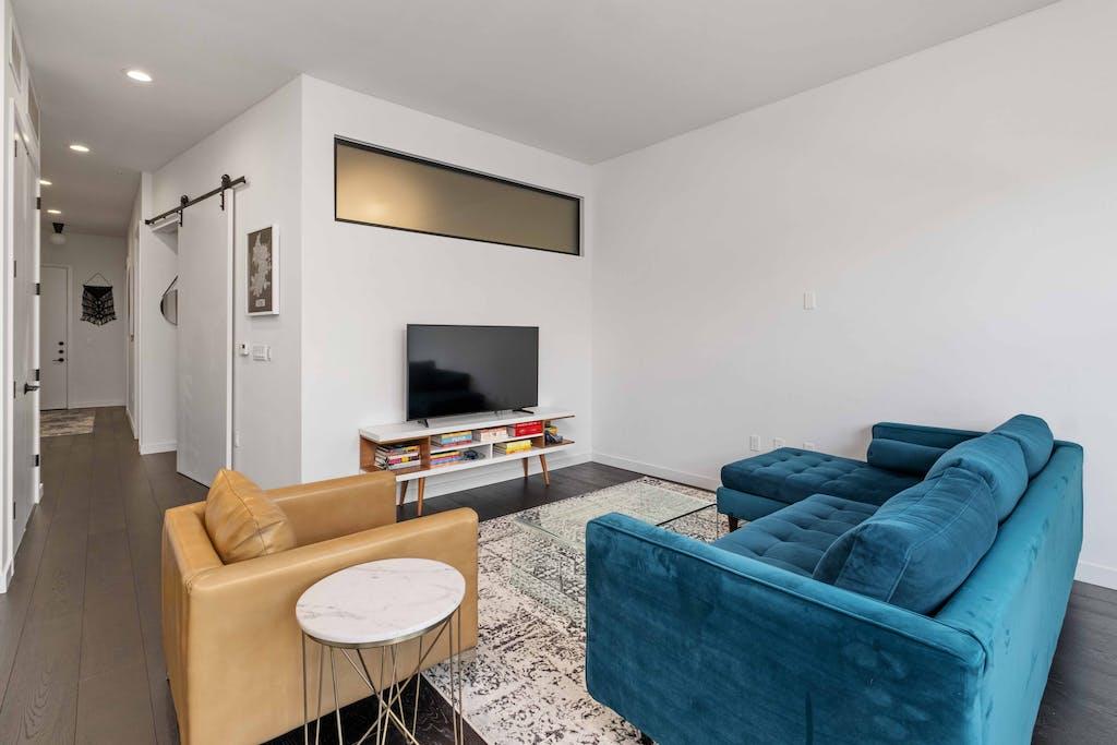 800 Embassy Dr # 210, Austin, TX 78702