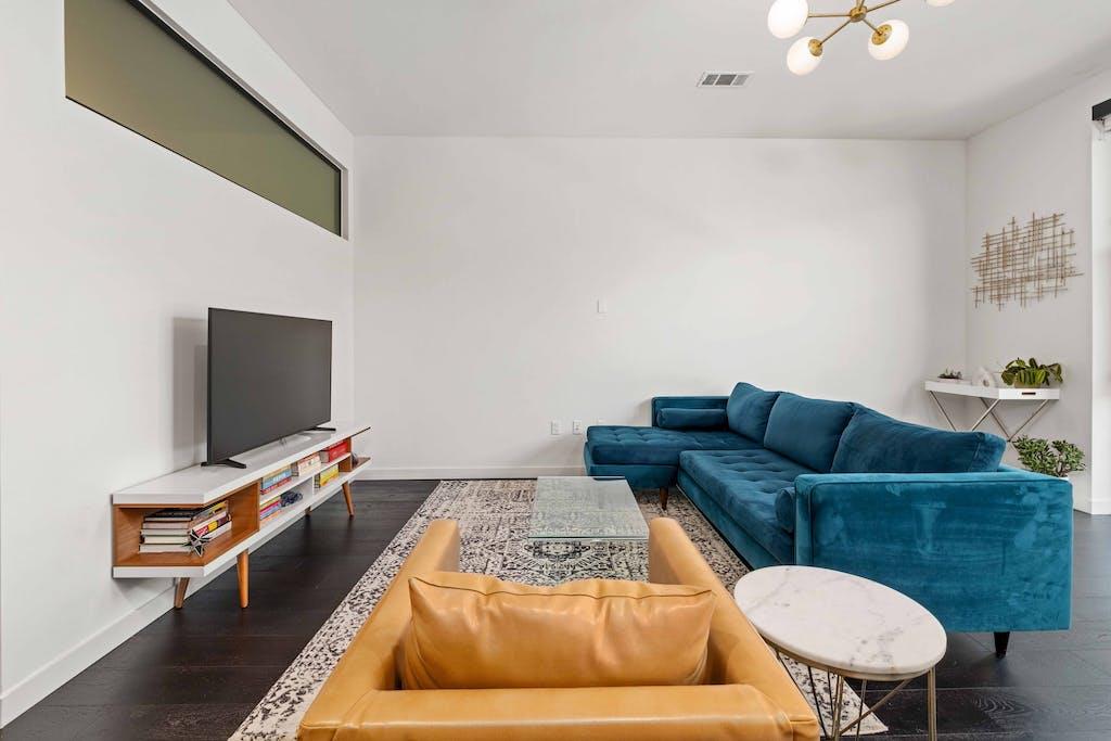 800 Embassy Dr # 210, Austin, TX 78702