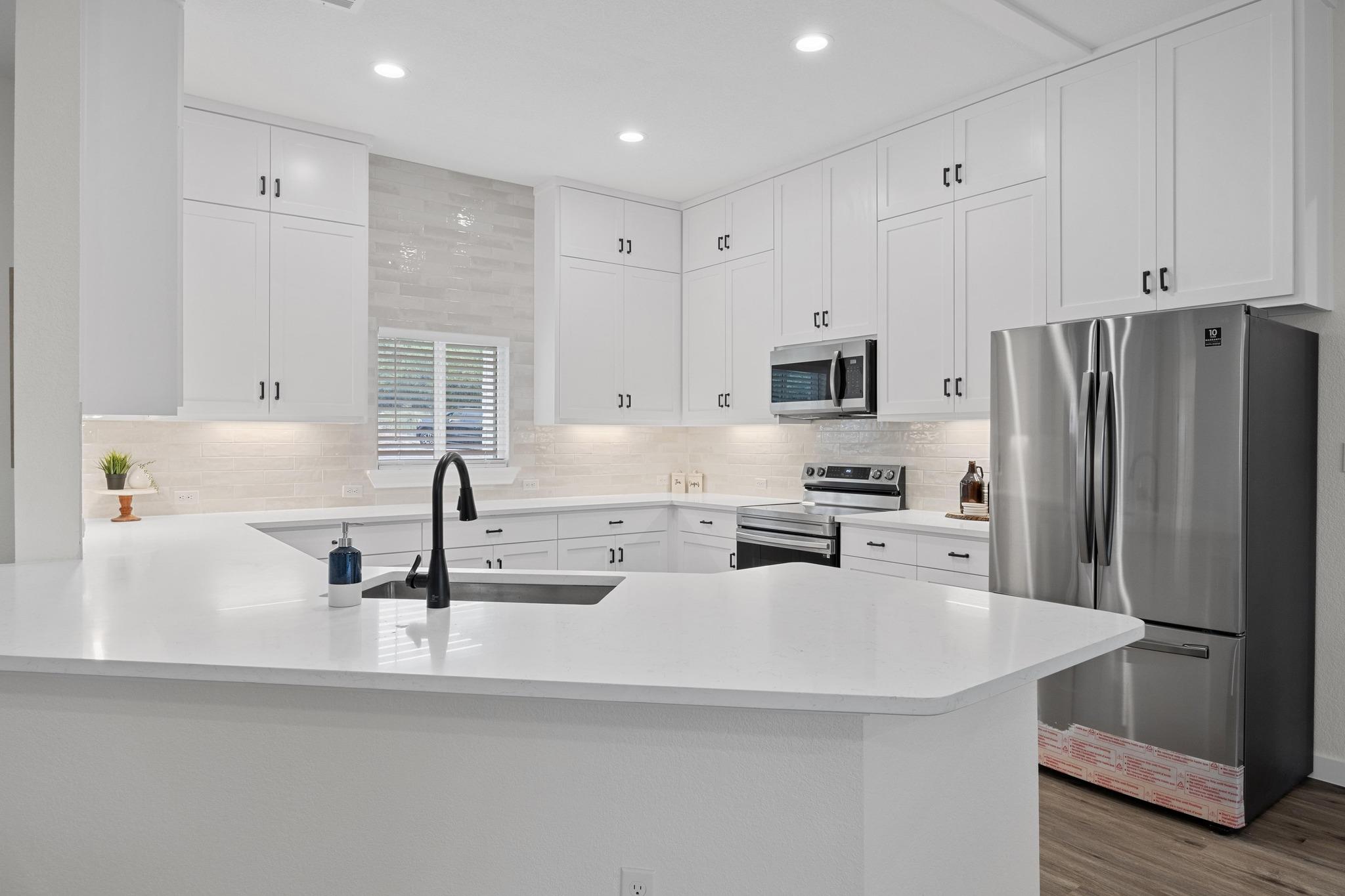 17701 Village Dr, Dripping Springs, TX 78620