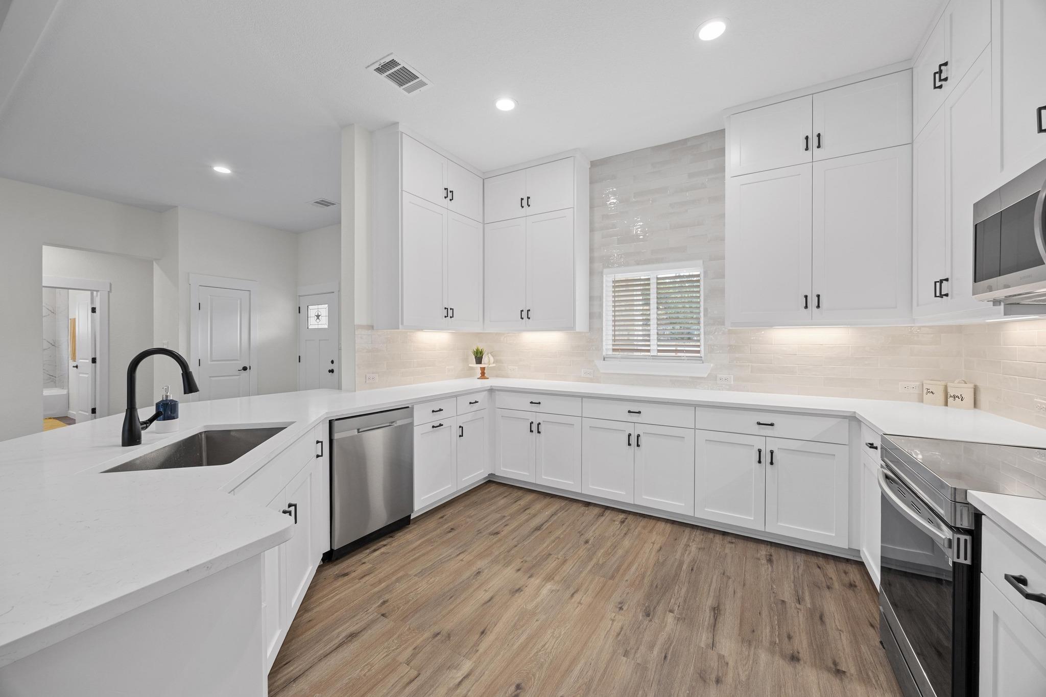 17701 Village Dr, Dripping Springs, TX 78620