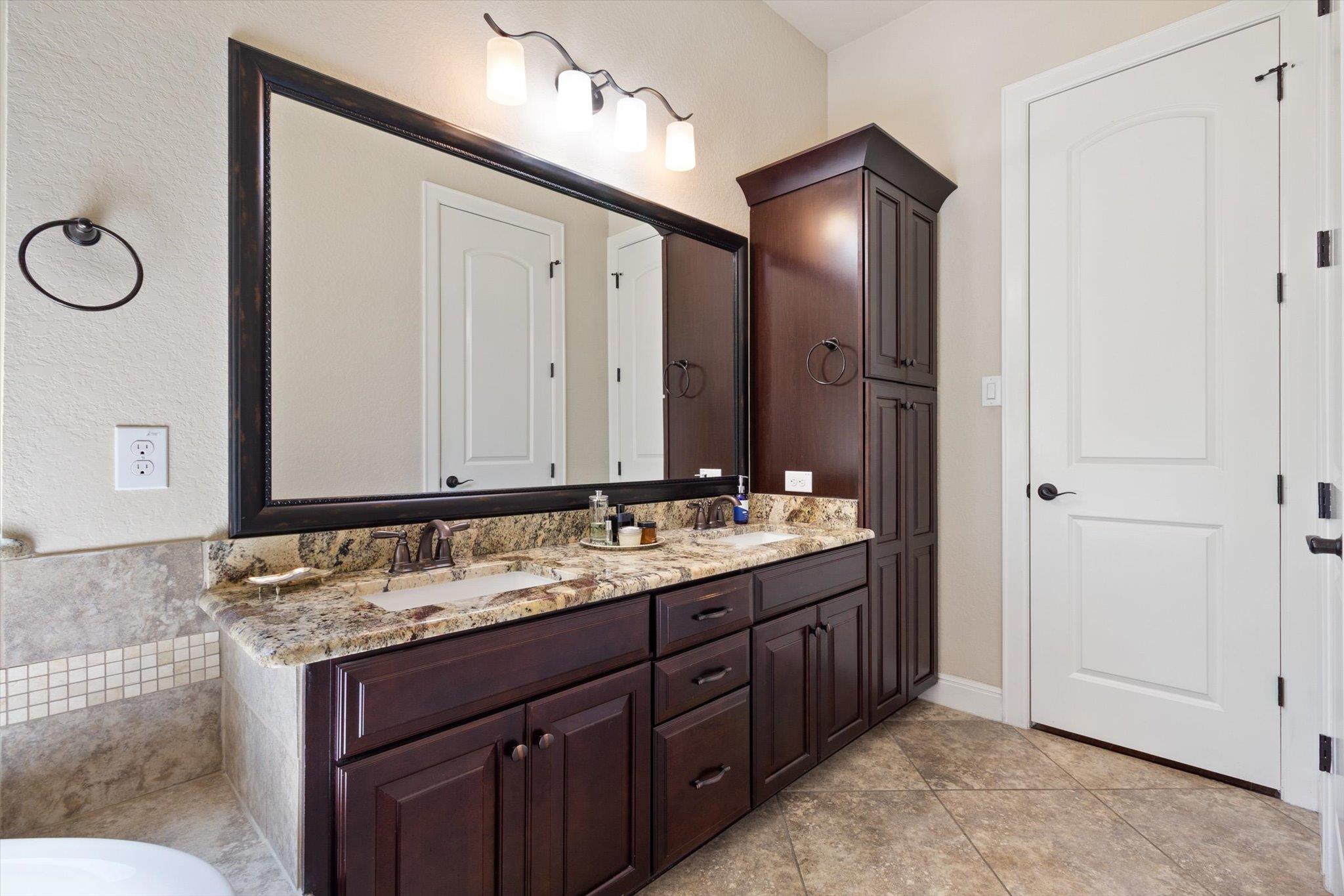 1919 Los Santos Dr, San Marcos, TX 78666