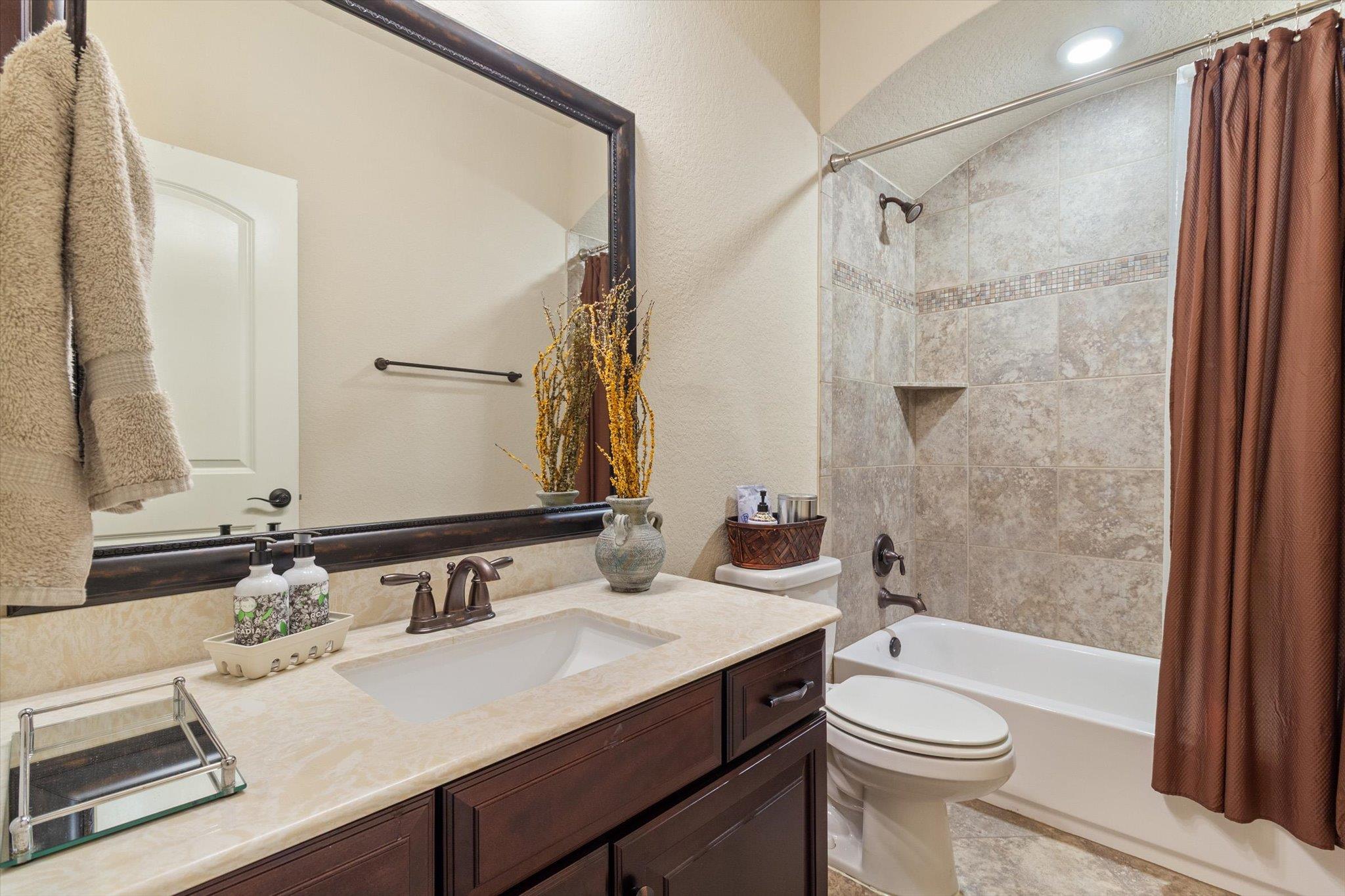 1919 Los Santos Dr, San Marcos, TX 78666