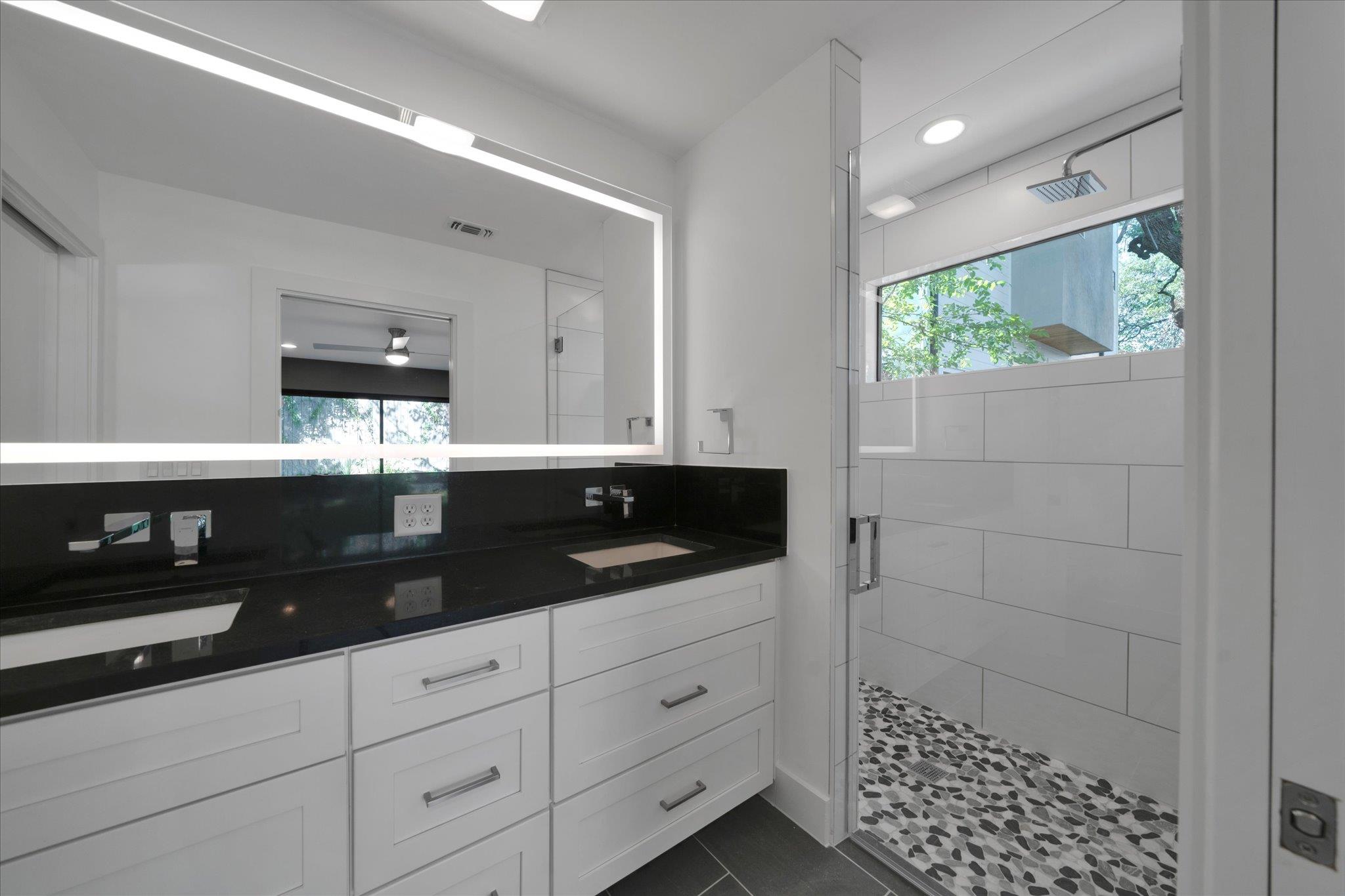 2610 CARNARVON Ln # Apt B, Austin, TX 78704