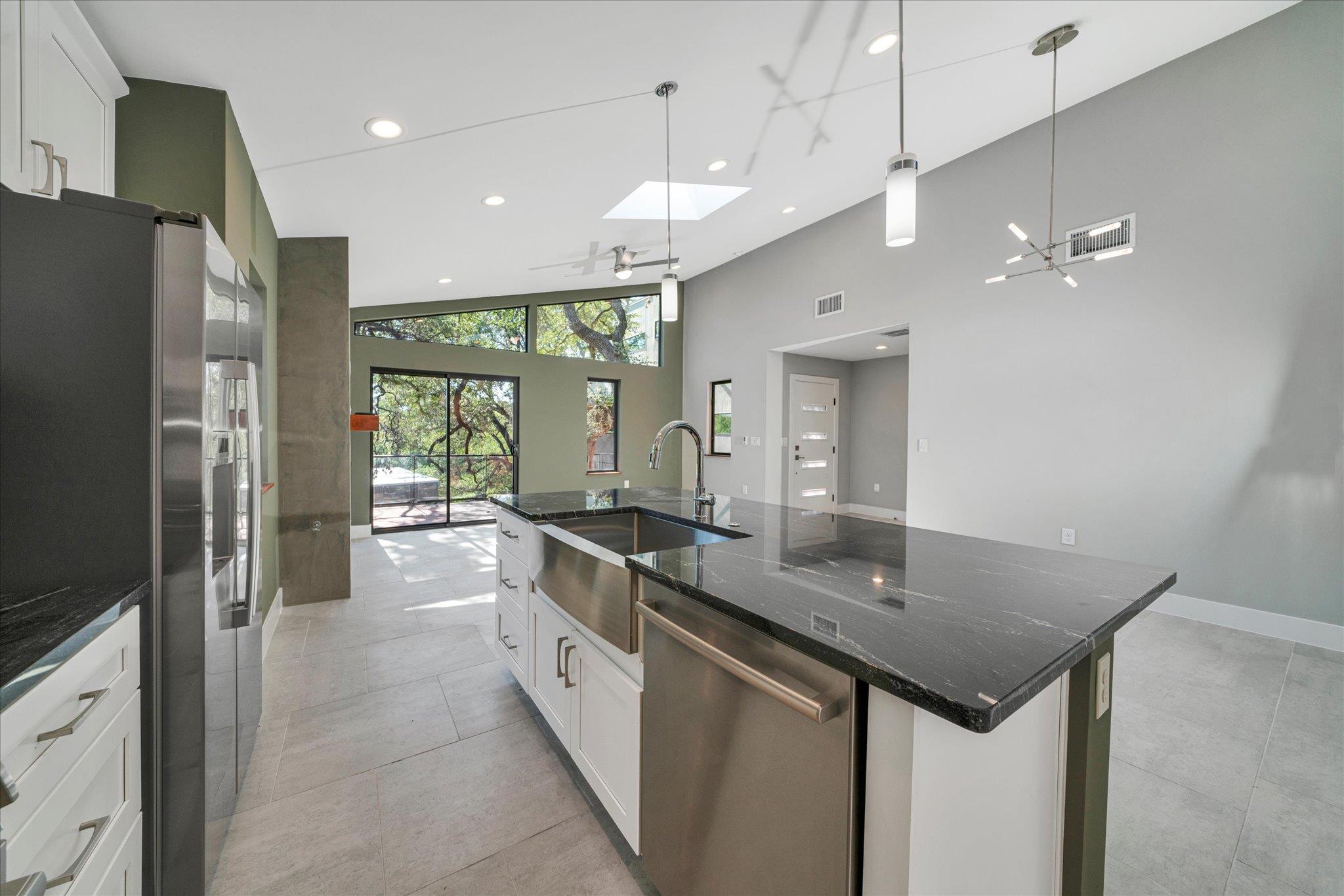 2610 CARNARVON Ln # Apt B, Austin, TX 78704