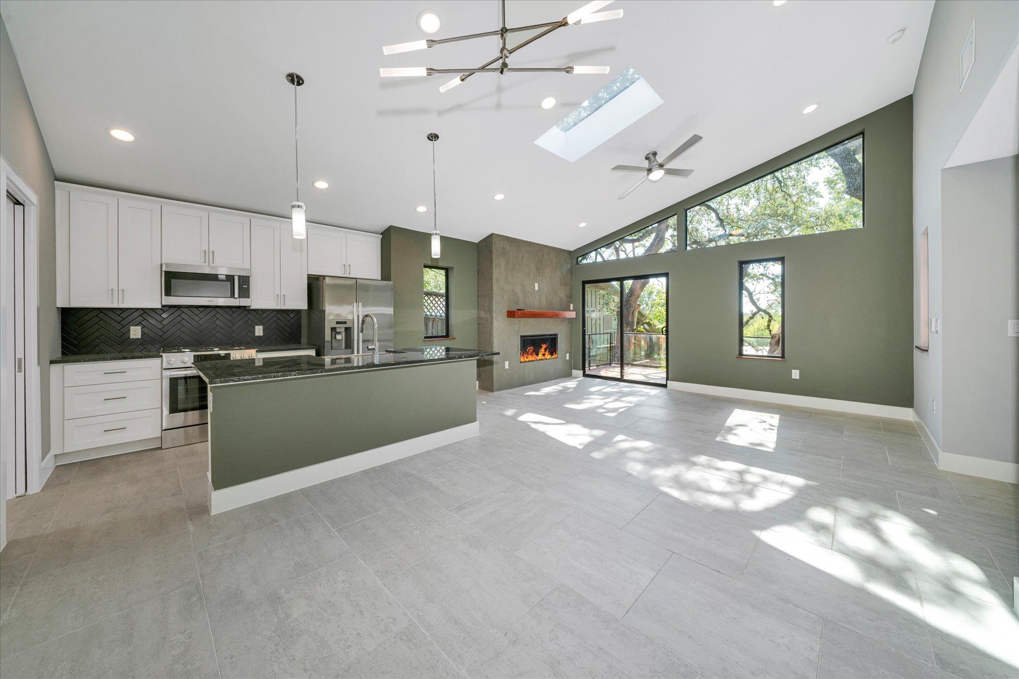 2610 CARNARVON Ln # Apt B, Austin, TX 78704