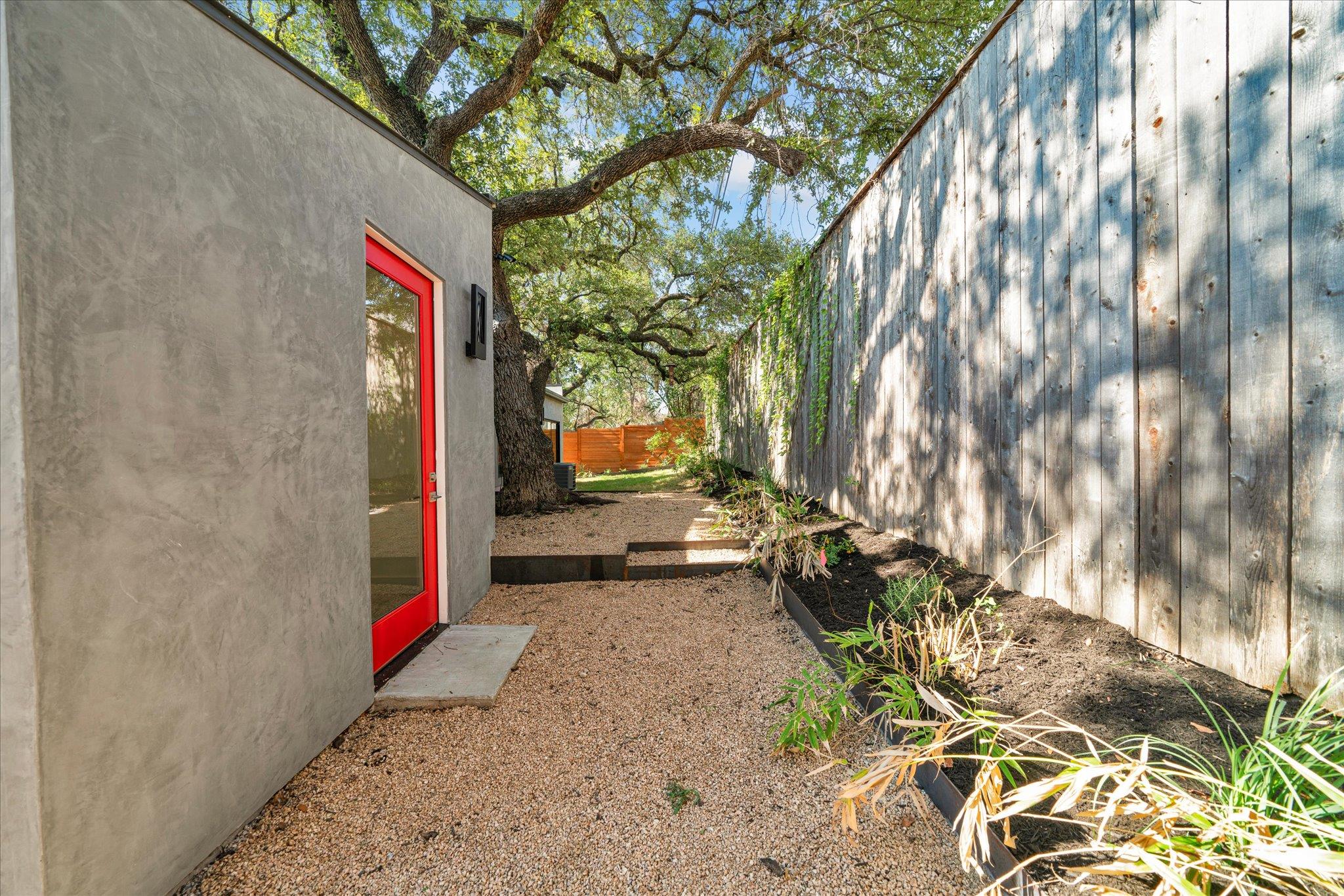 2610 CARNARVON Ln # Apt B, Austin, TX 78704