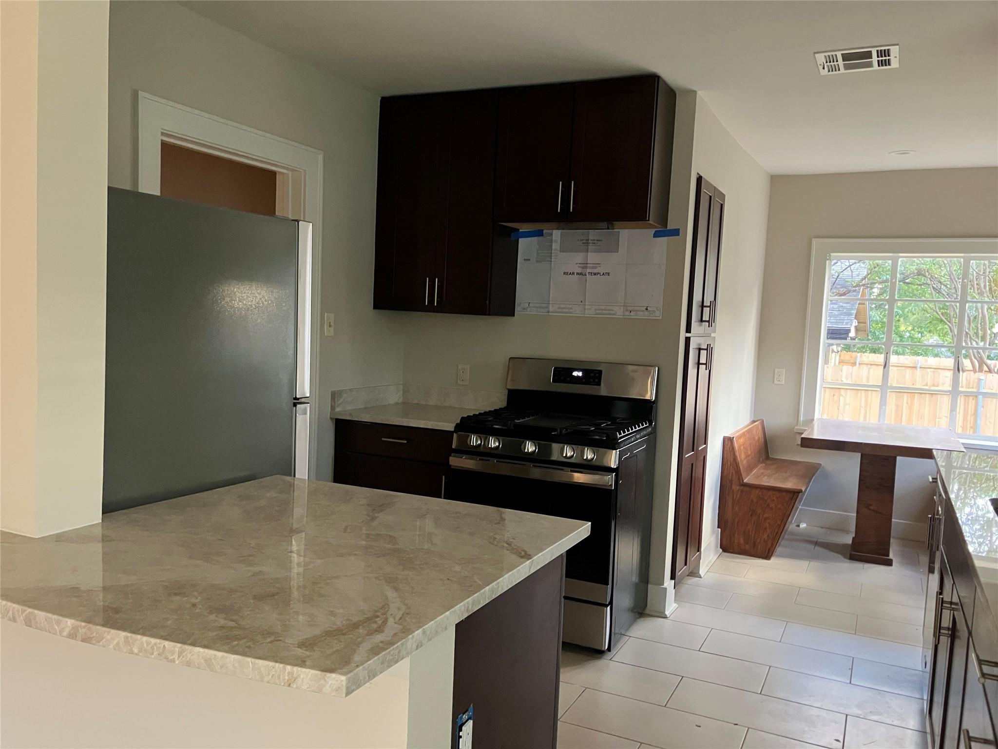 1921 W 39th St, Austin, TX 78731